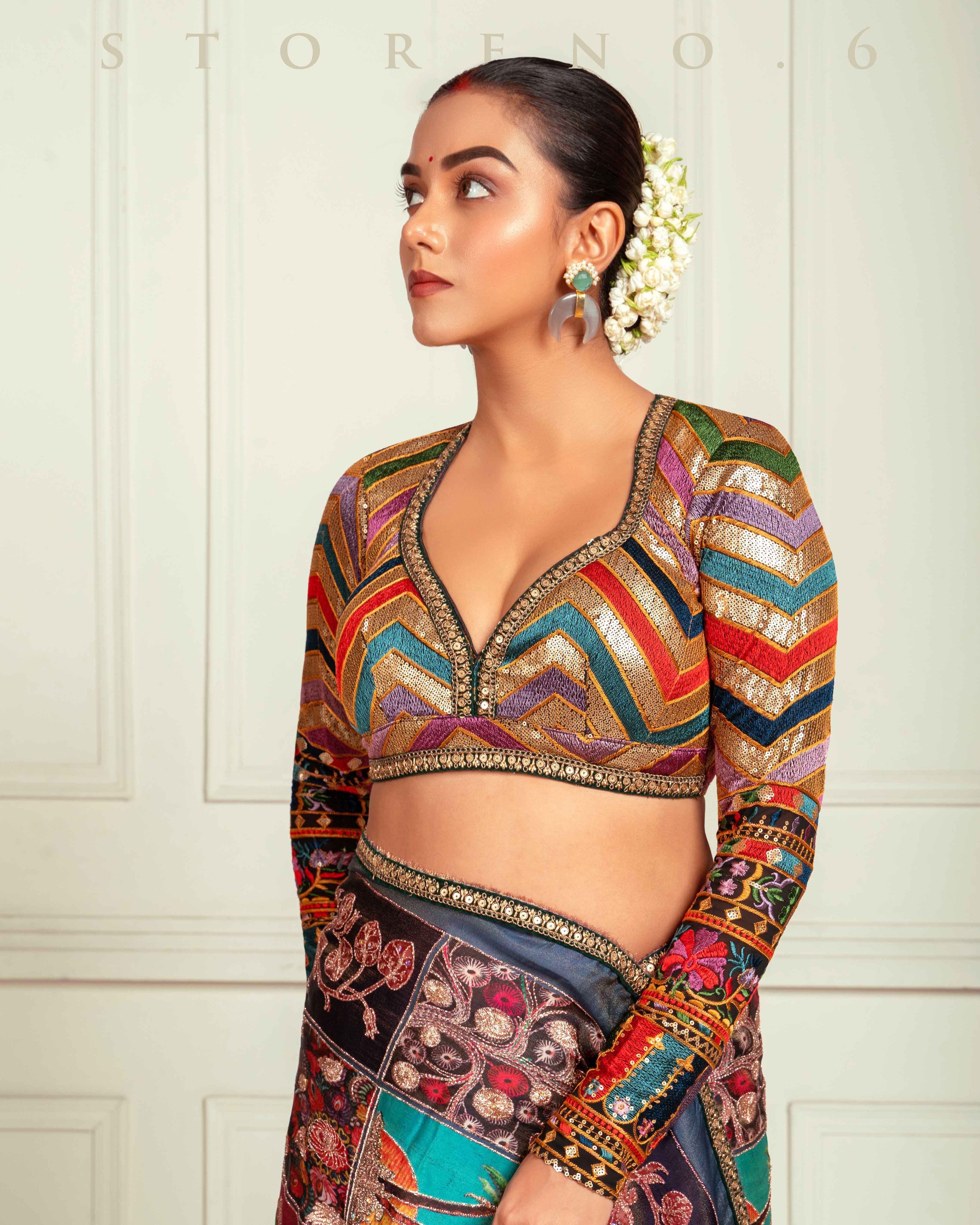 MYSTERY MUSE SAREE WITH BEBAAK SIAH PREMIUM BLOUSE