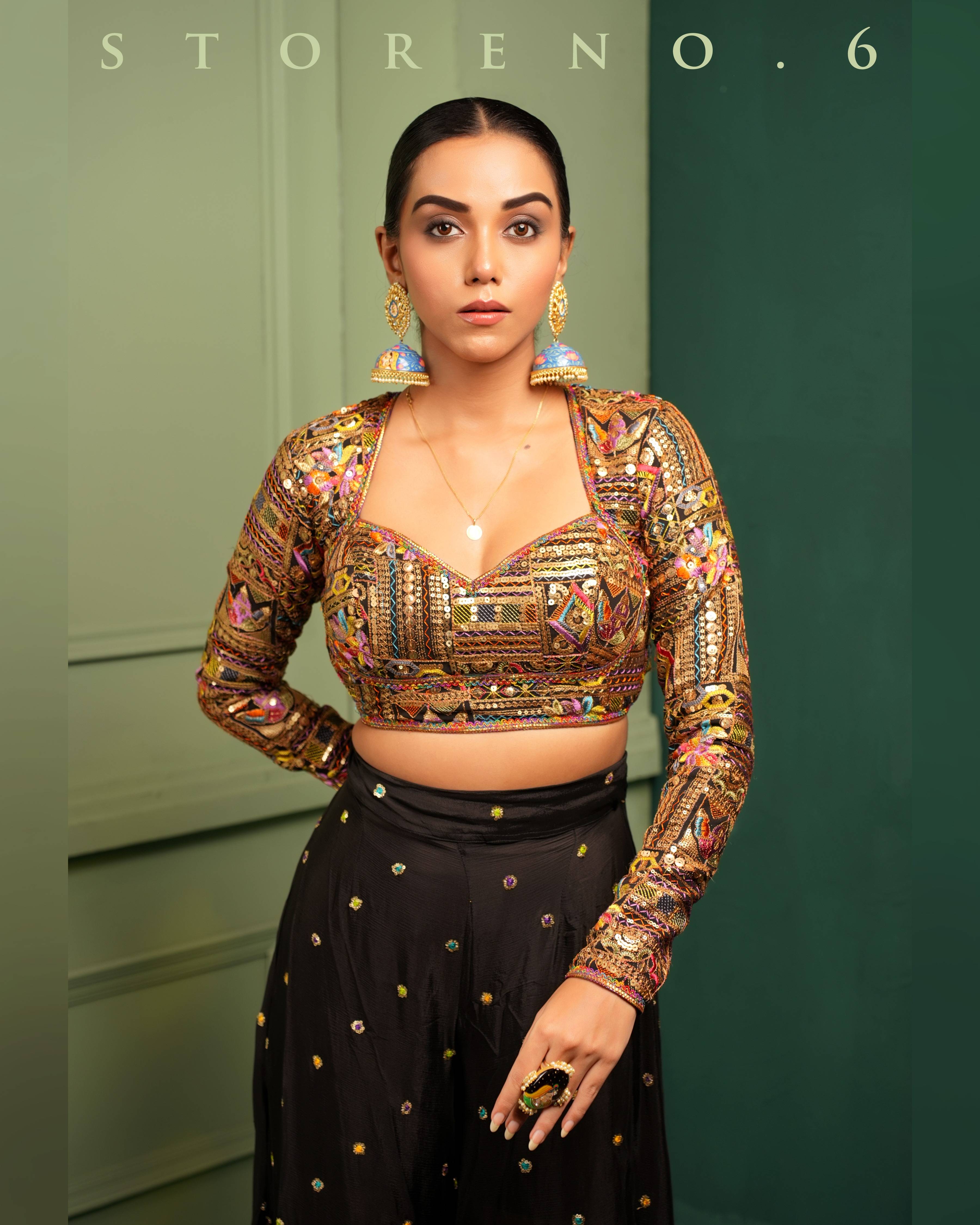 LUSH OF BLACK SASSY BLOUSE