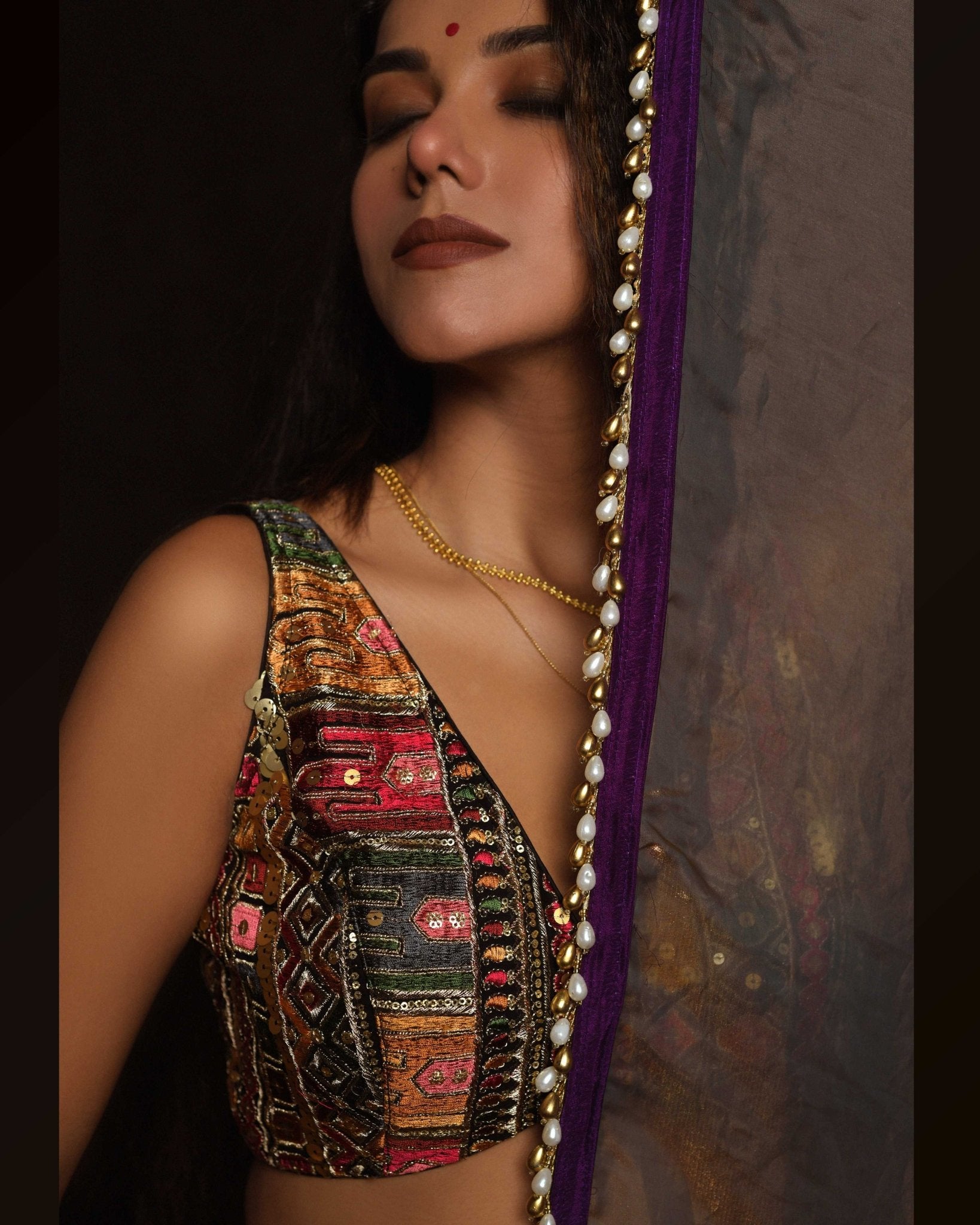 GUL KAARI SIAH PLUNGE SLEEVELESS BLOUSE