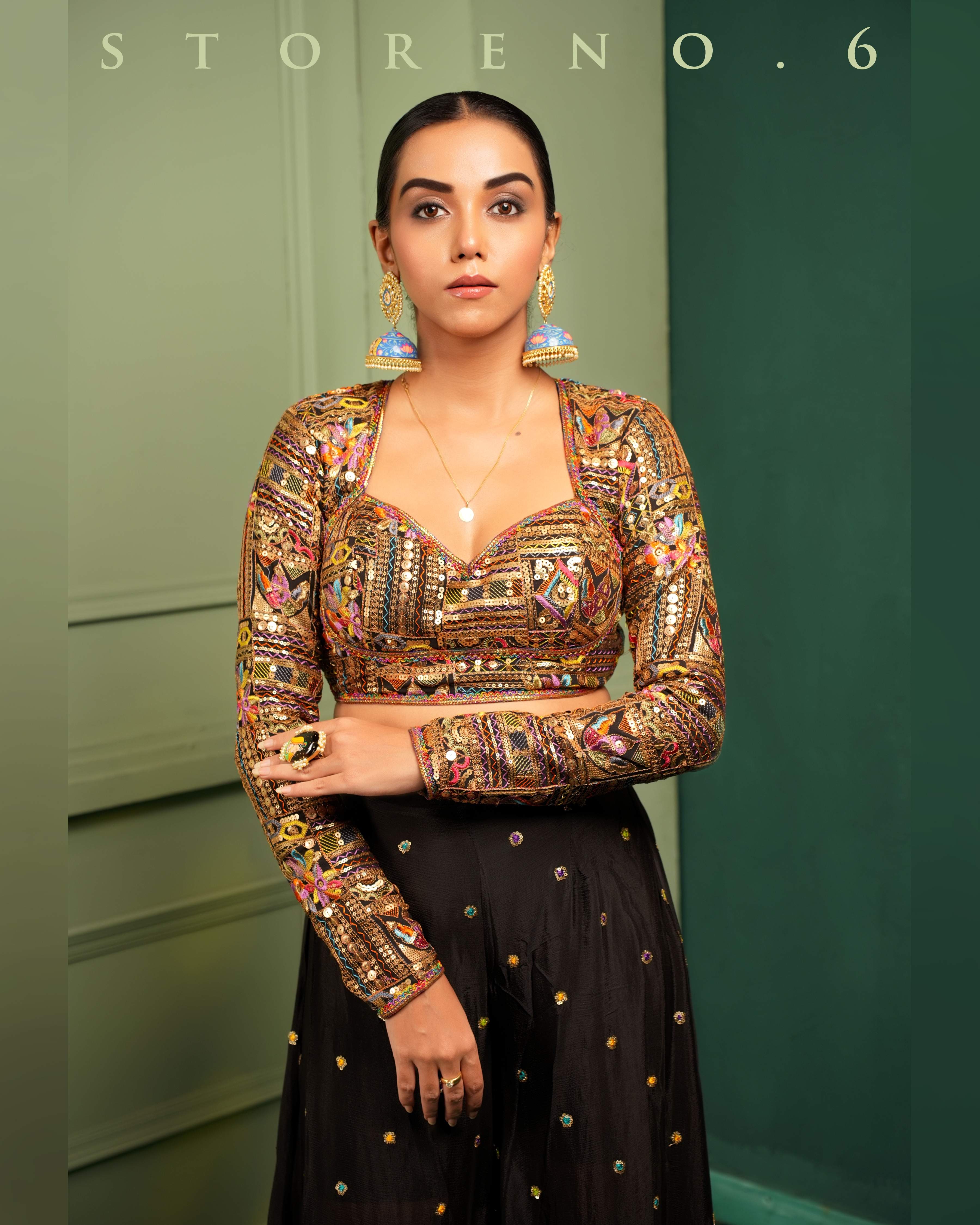 LUSH OF BLACK SASSY BLOUSE