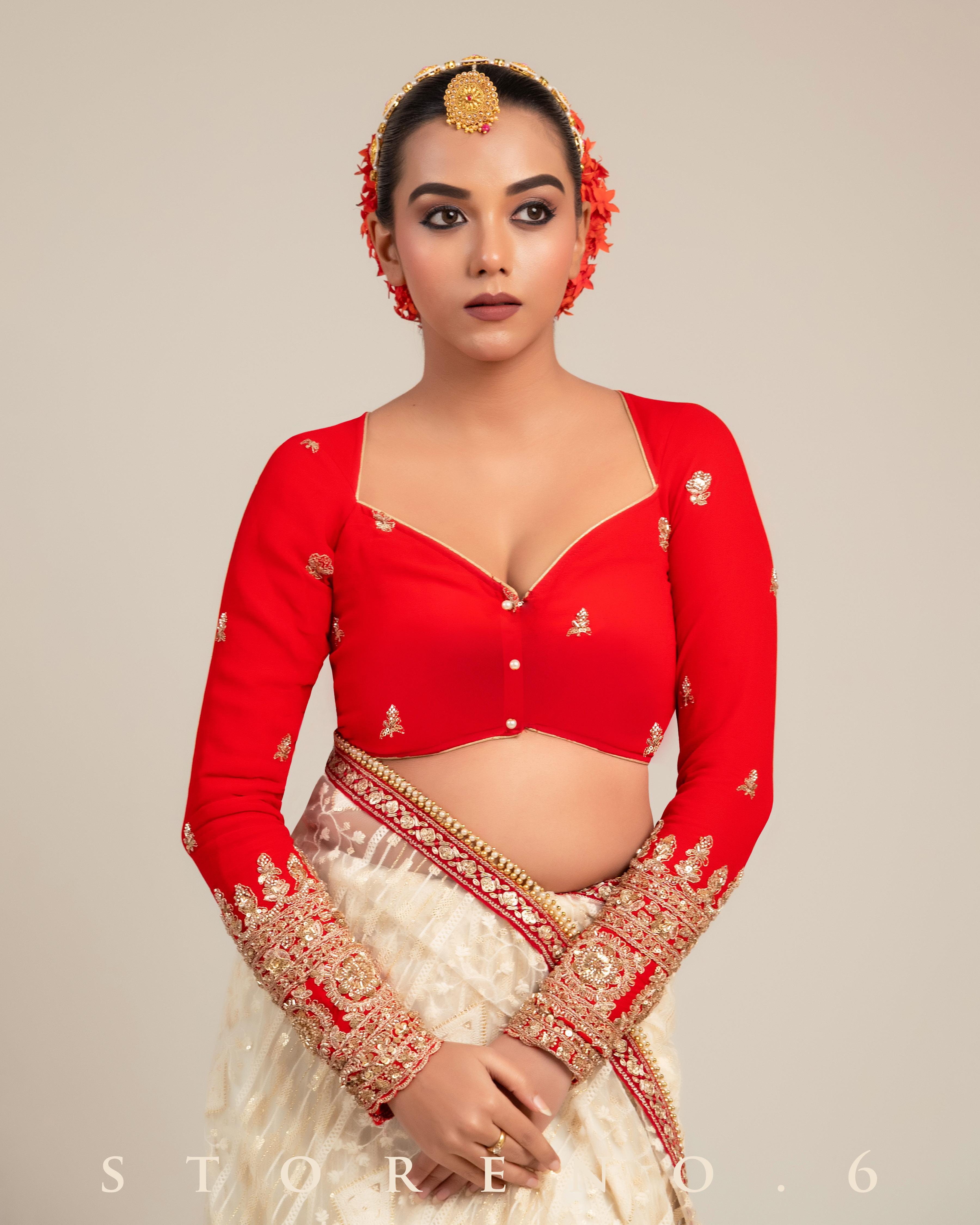 MAGNETIC MUSE CLASSIC BLOUSE