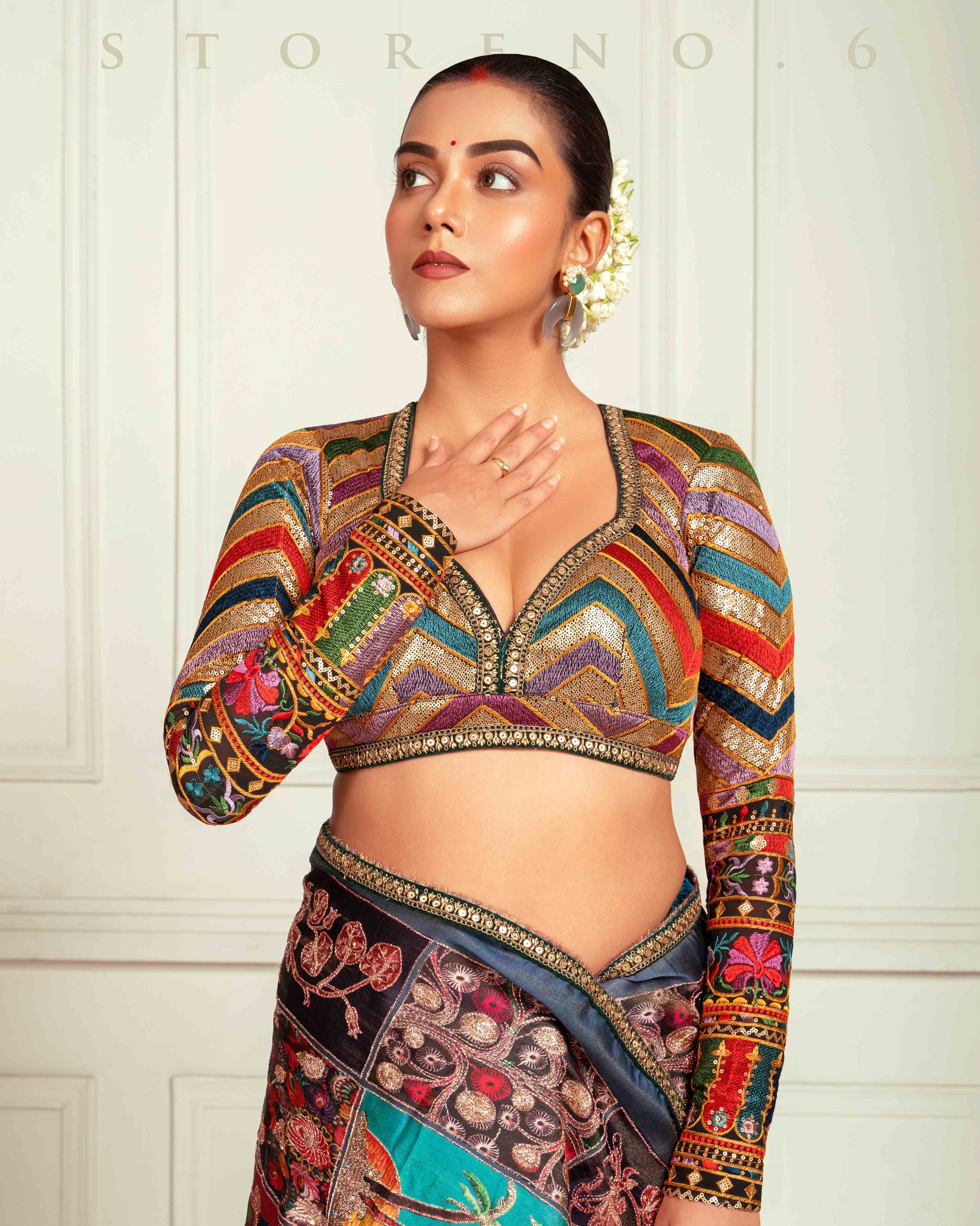 MYSTERY MUSE SAREE WITH BEBAAK SIAH PREMIUM BLOUSE
