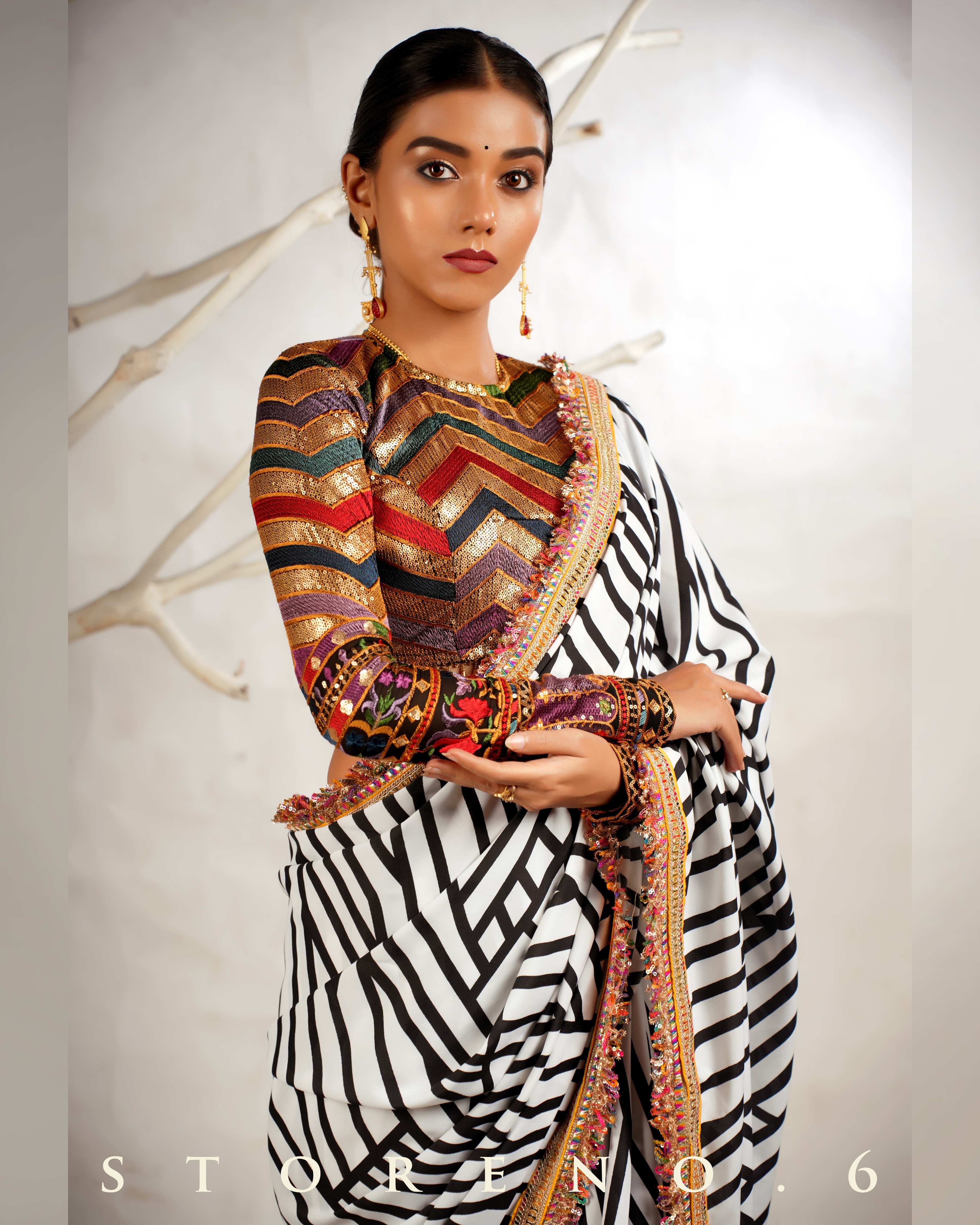 BEBAAK SIAH CLASSIC BLOUSE