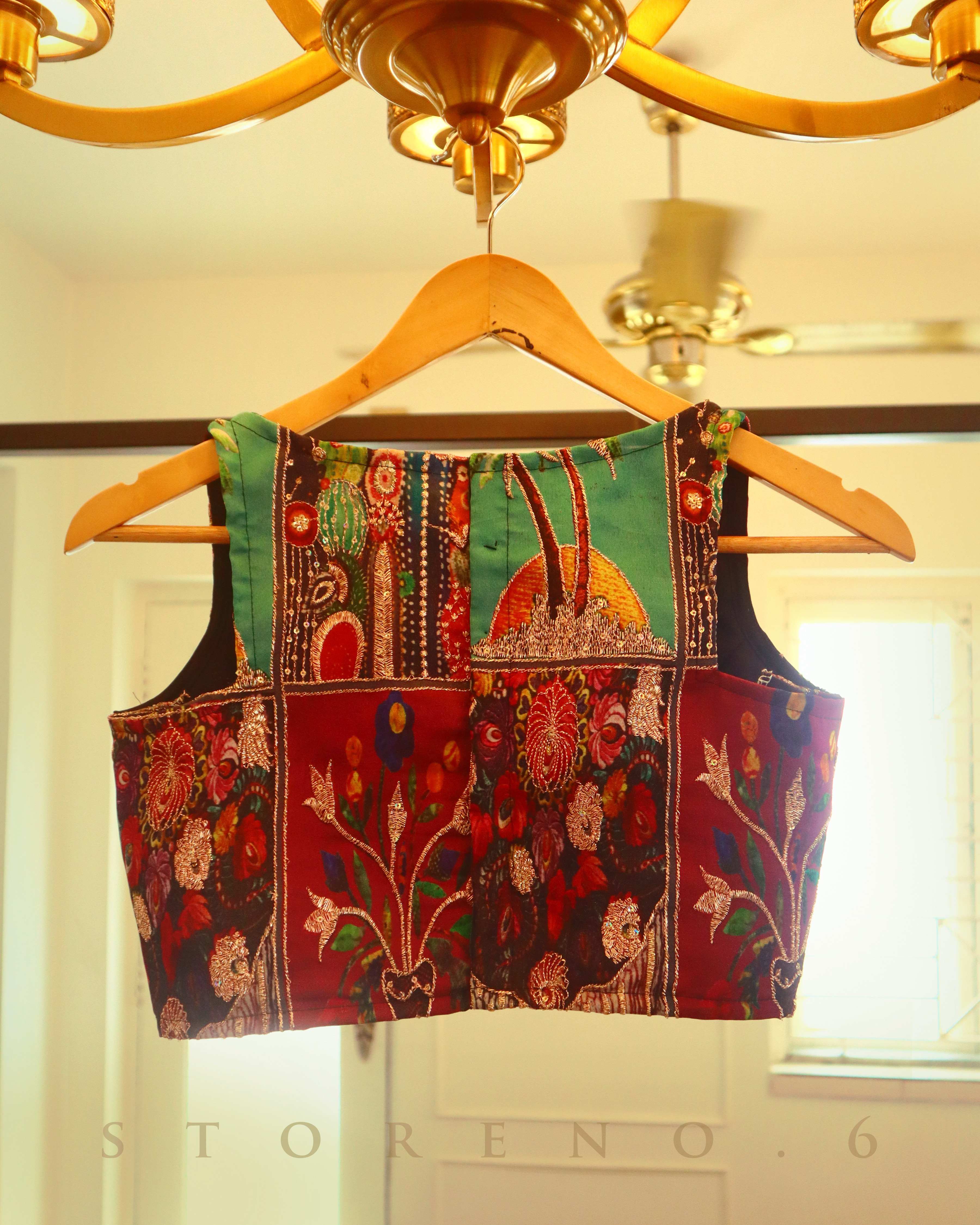 GARDEN PANAROMA CLASSIC SLEEVELESS BLOUSE