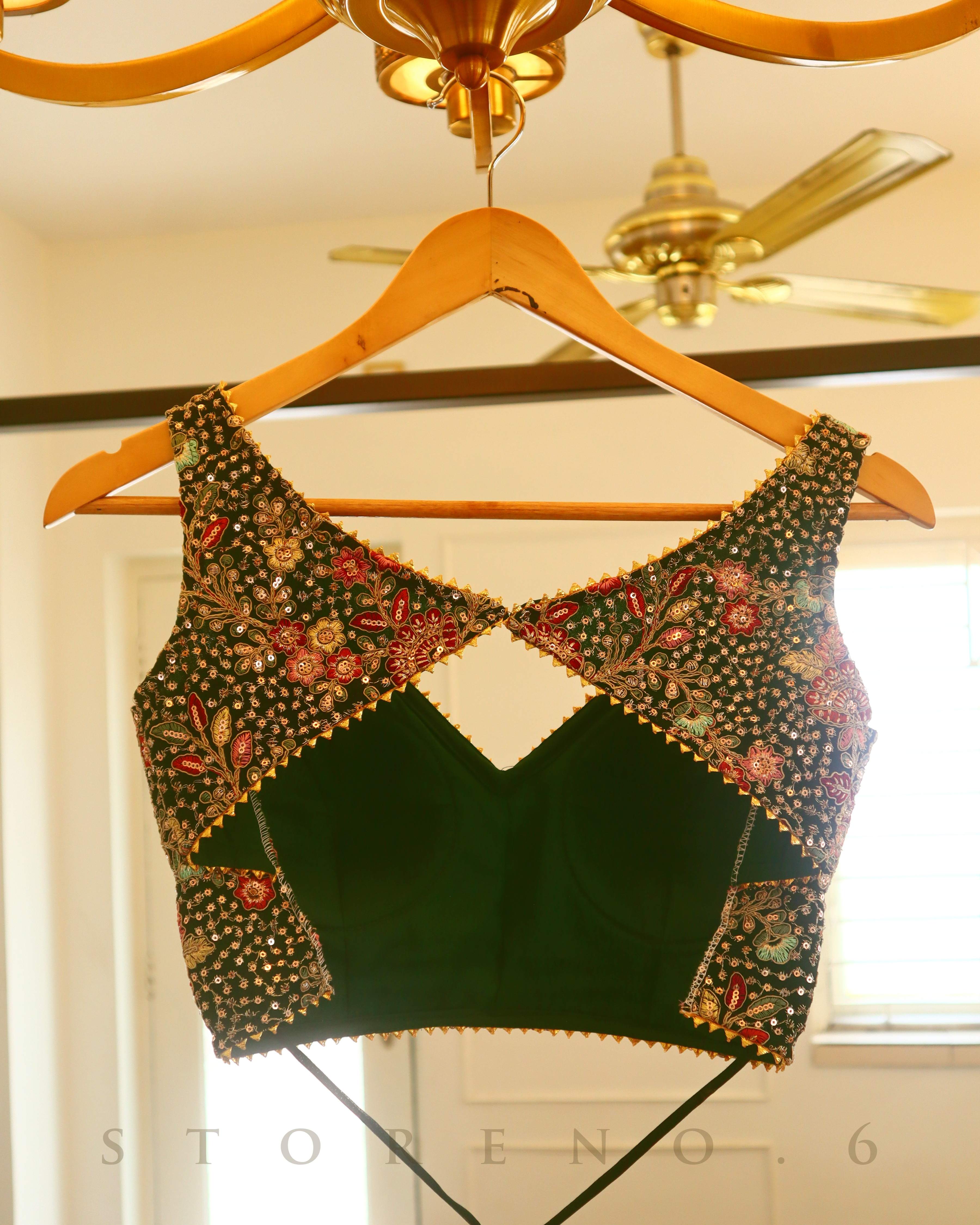 PINE PARADISE SLEEVELESS BLOUSE