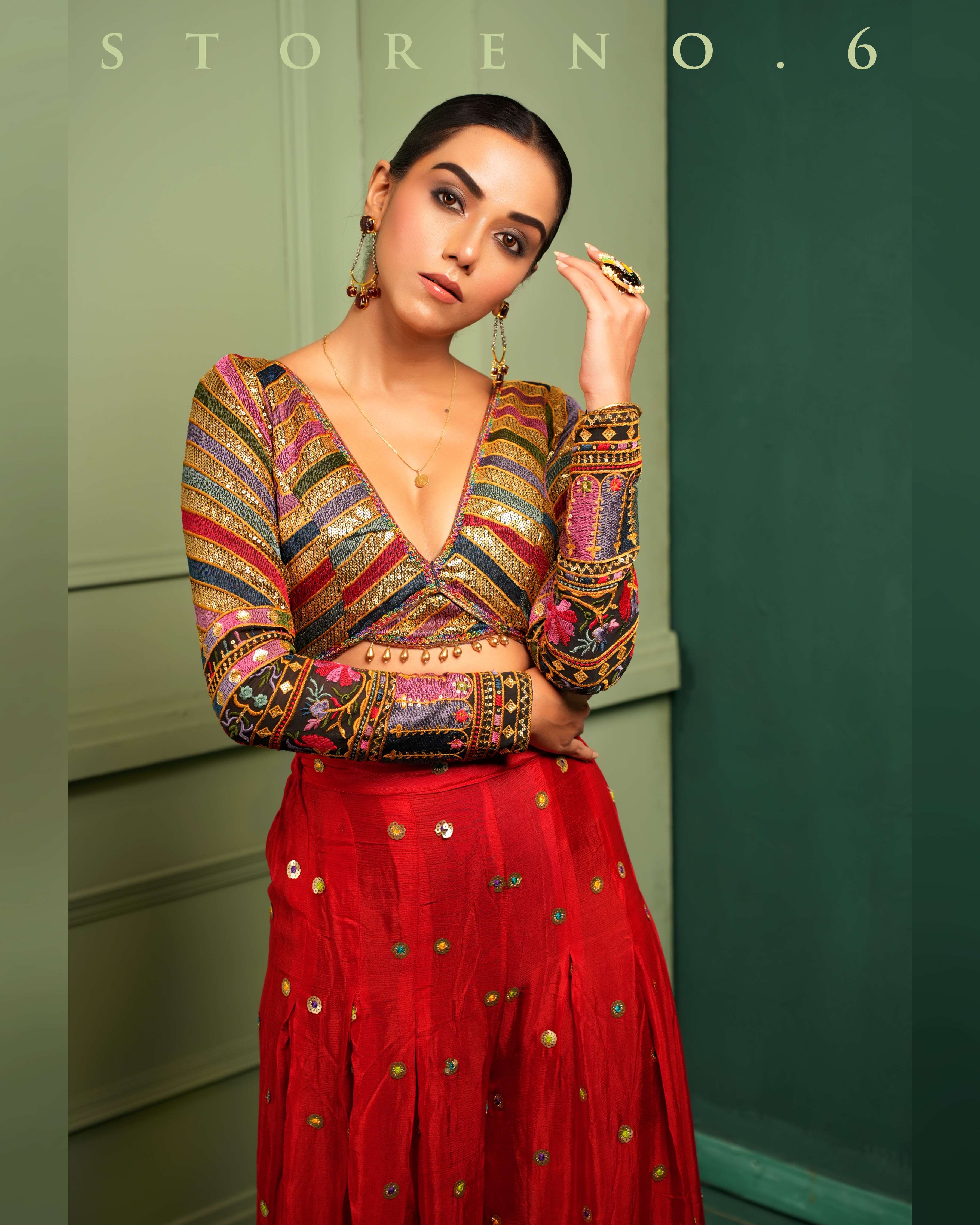 BEBAAK SIAH SASSY BLOUSE