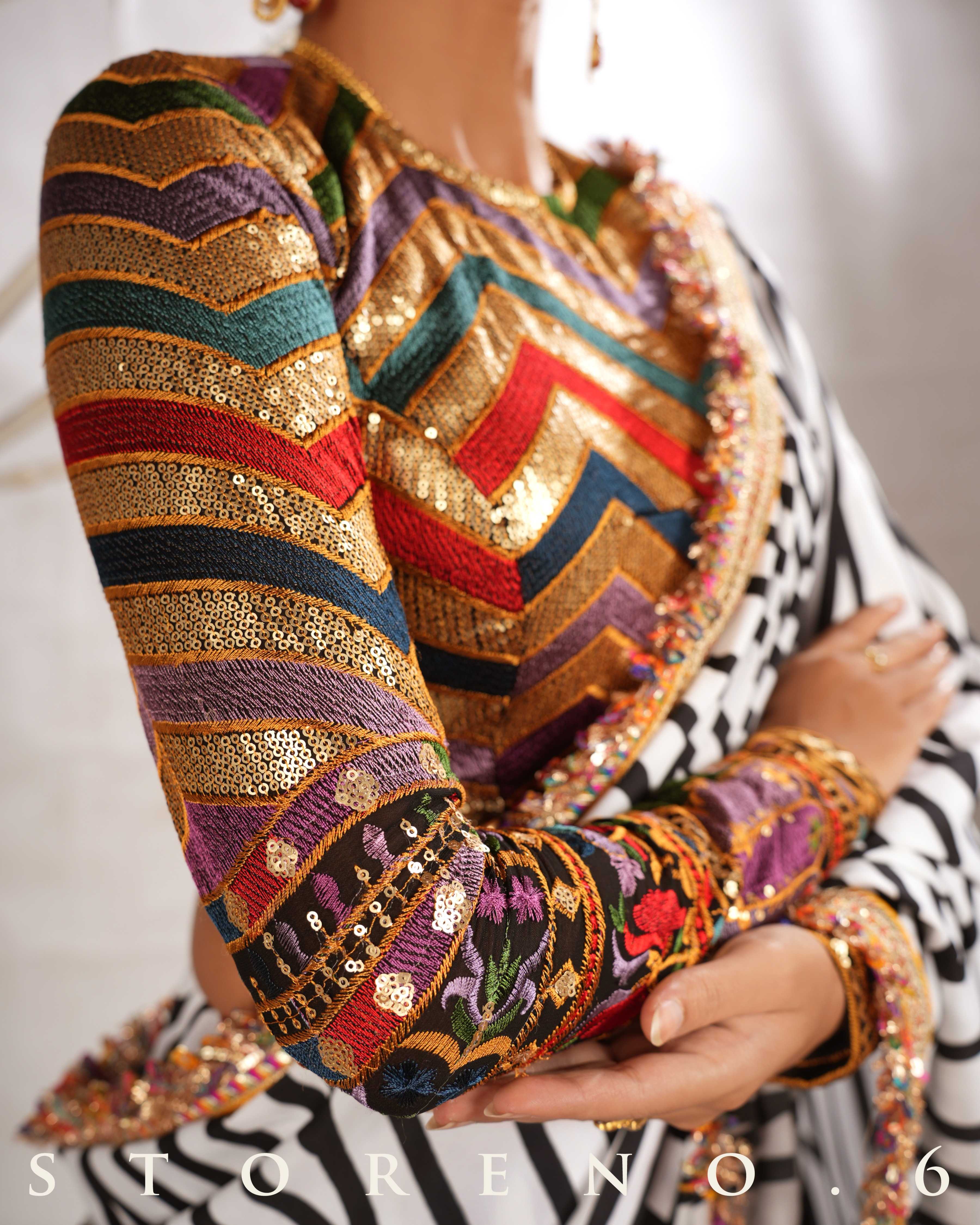 BEBAAK SIAH CLASSIC BLOUSE