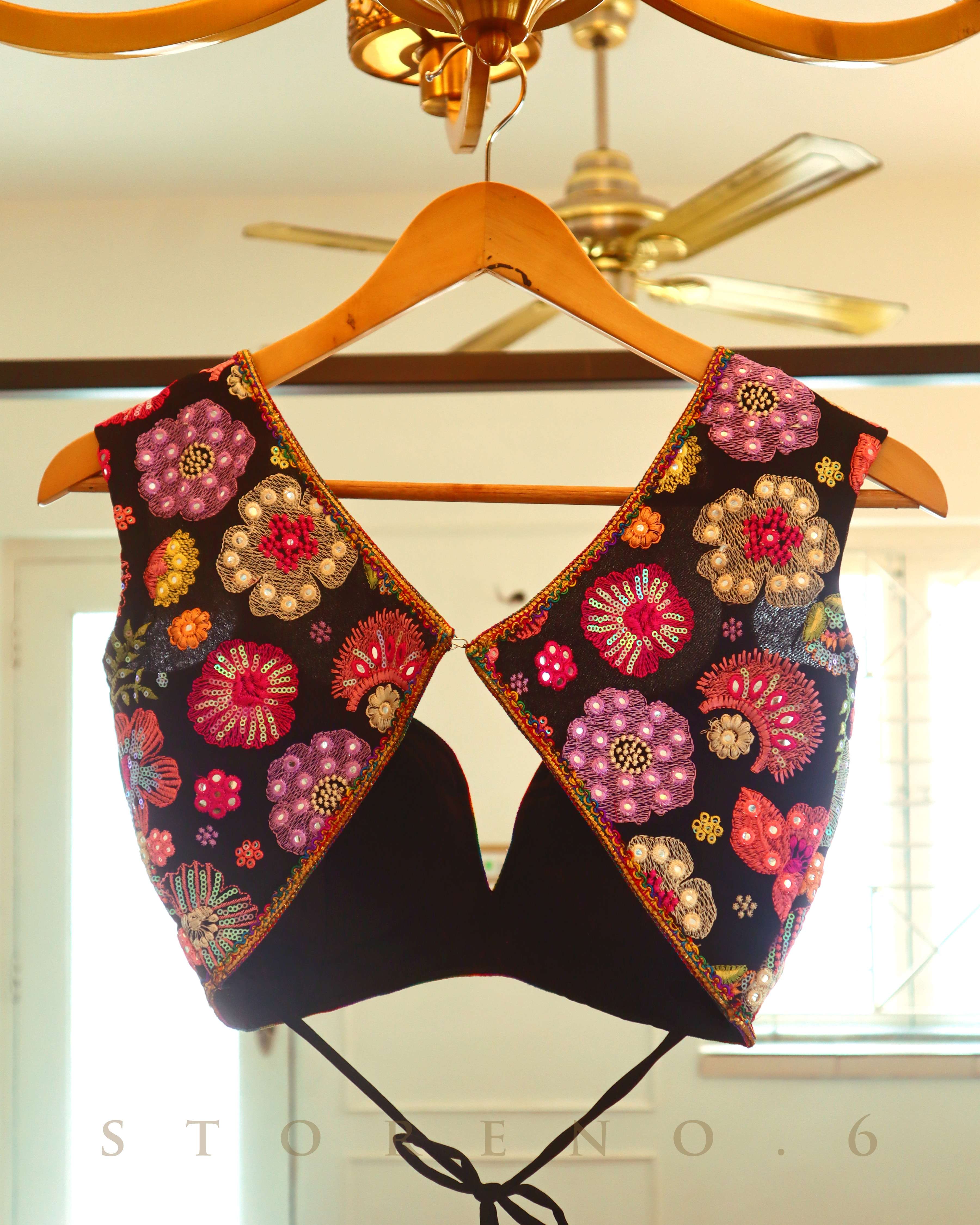 RANG SIAH PRINCESS SLEEVELESS BLOUSE