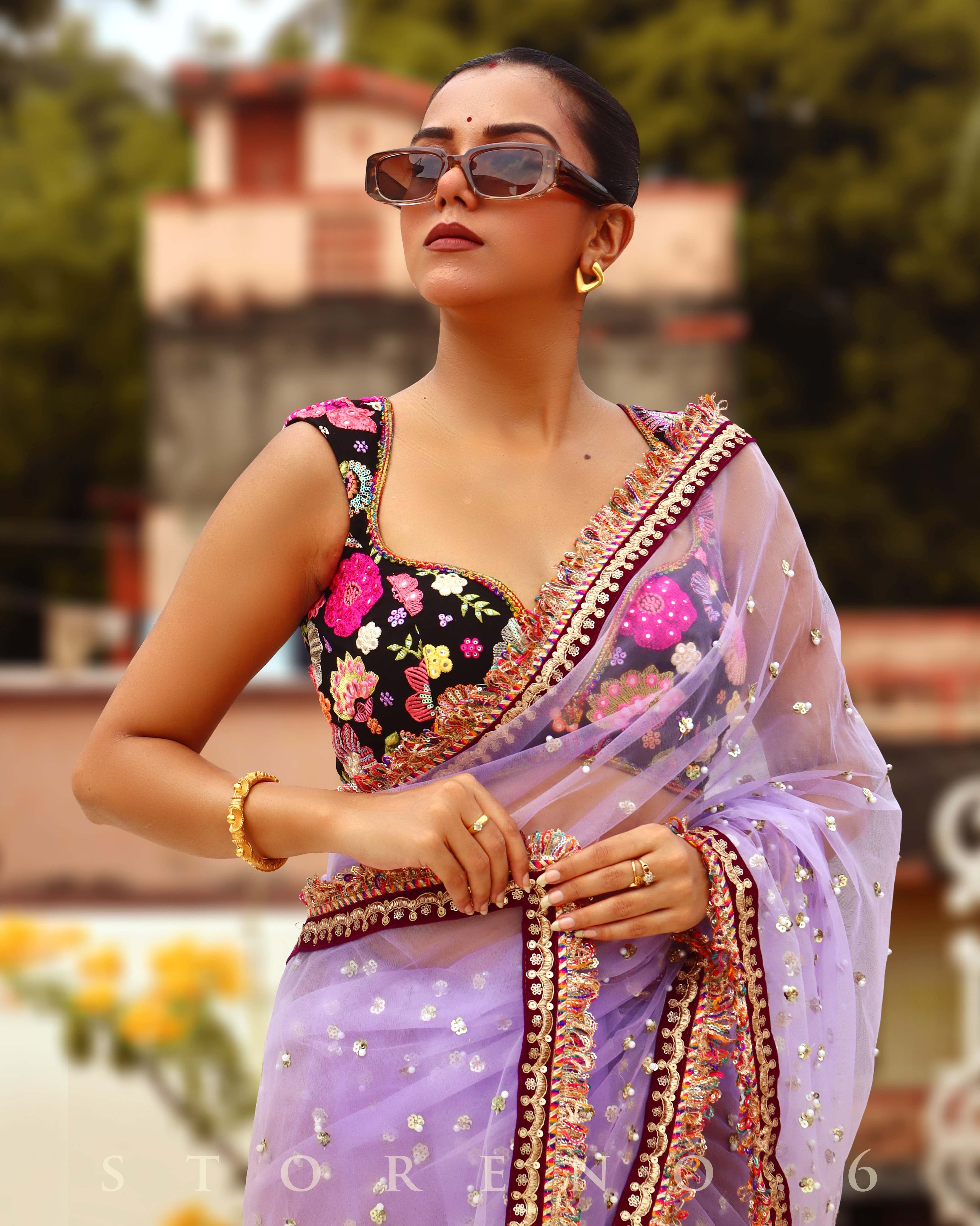 DYNAMIC DECEMBER SAREE WITH RANG SIAH PRINCESS SLEEVELESS BLOUSE