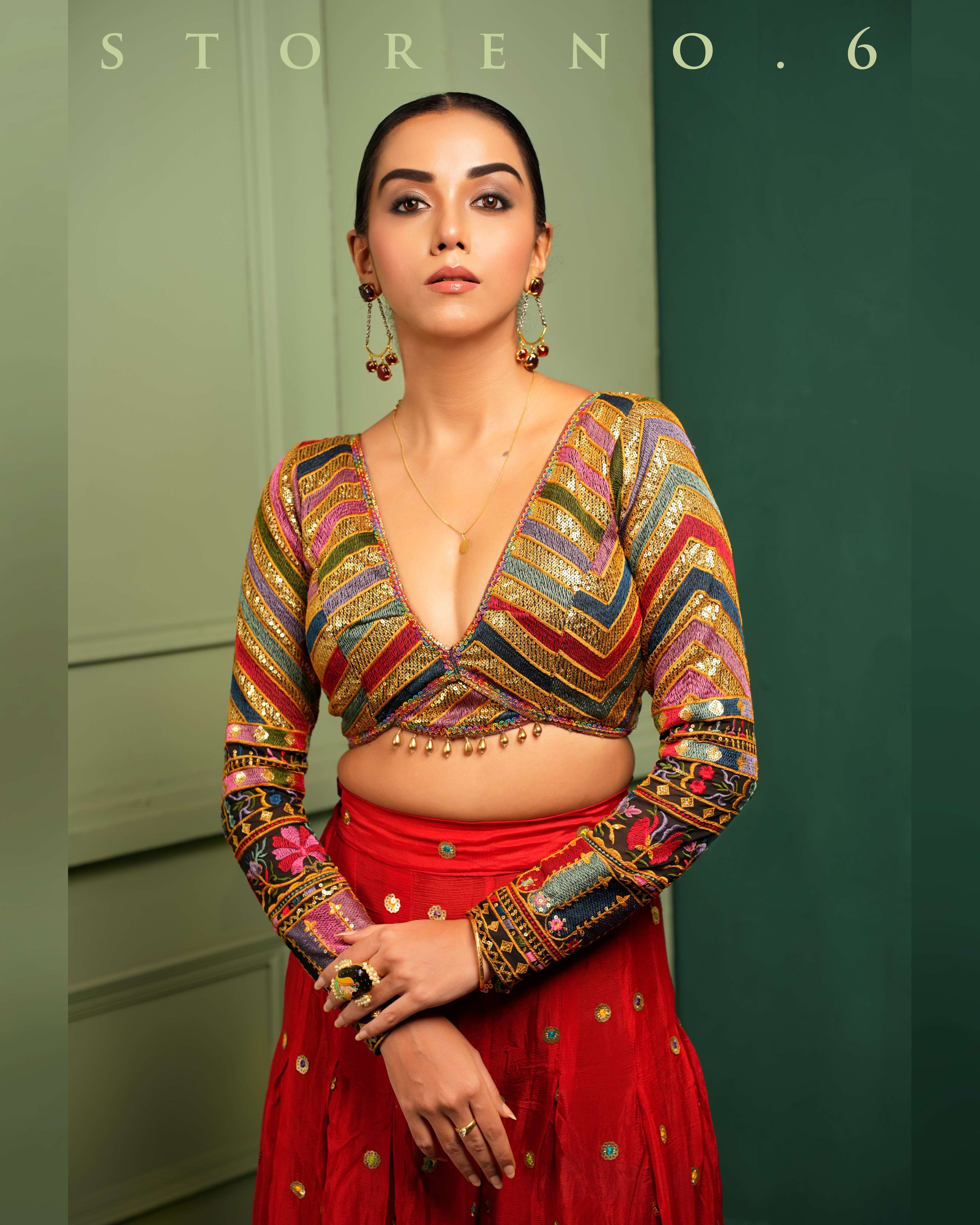 BEBAAK SIAH SASSY BLOUSE