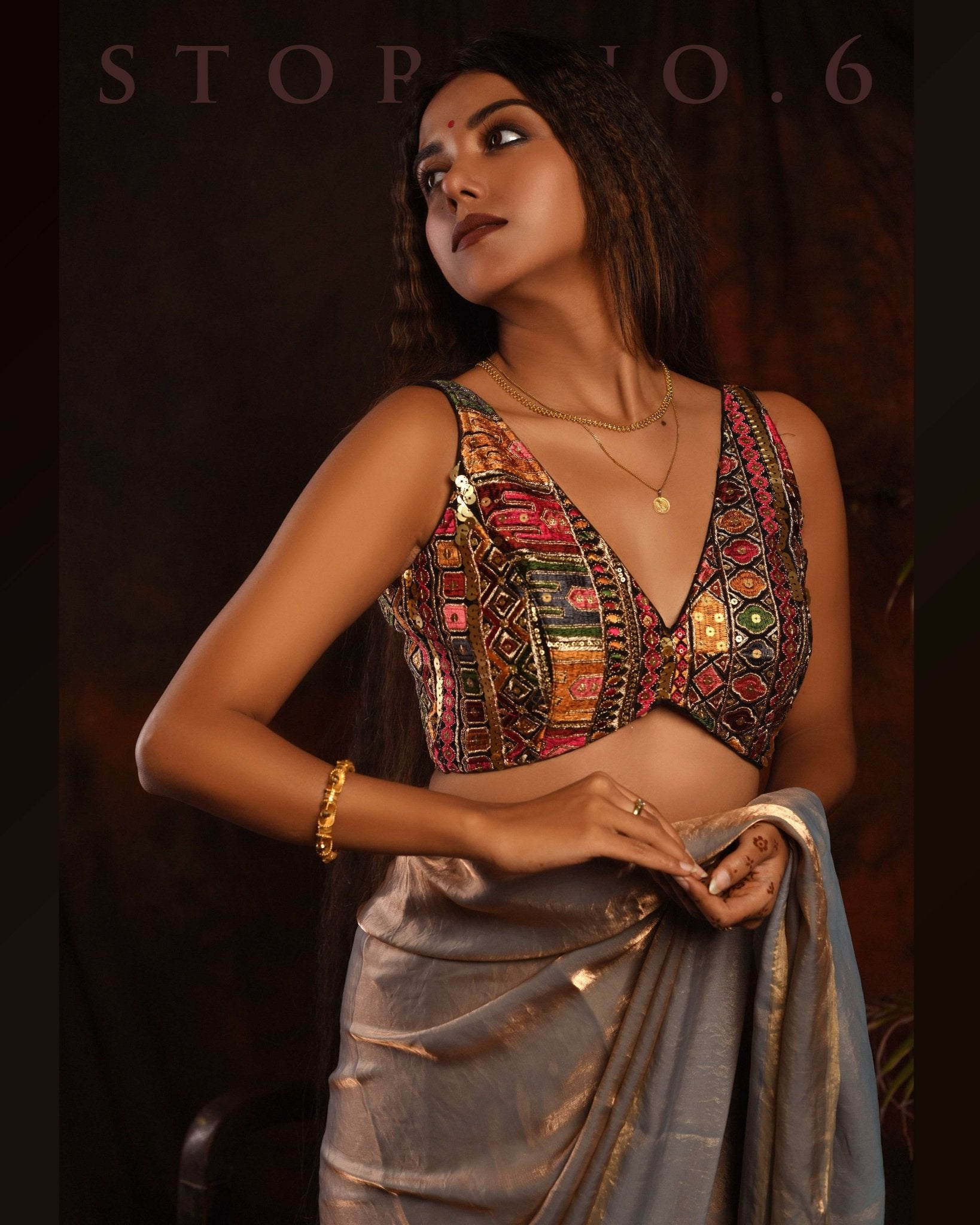 GUL KAARI SIAH PLUNGE SLEEVELESS BLOUSE