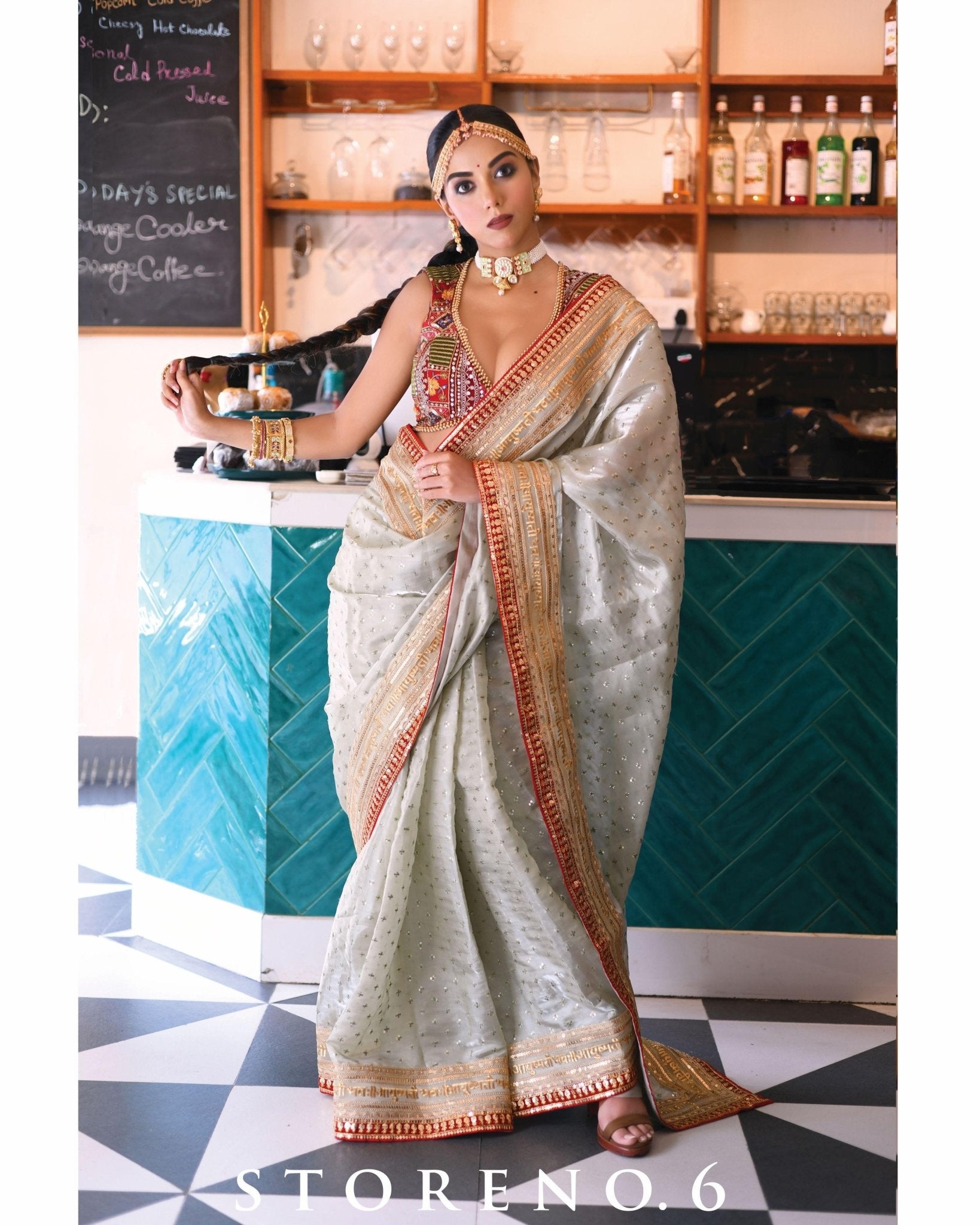 ROYAL SUBTLE QUEEN SAREE WITH LUSH OF BERRY SLEEVELESS BLOUSE