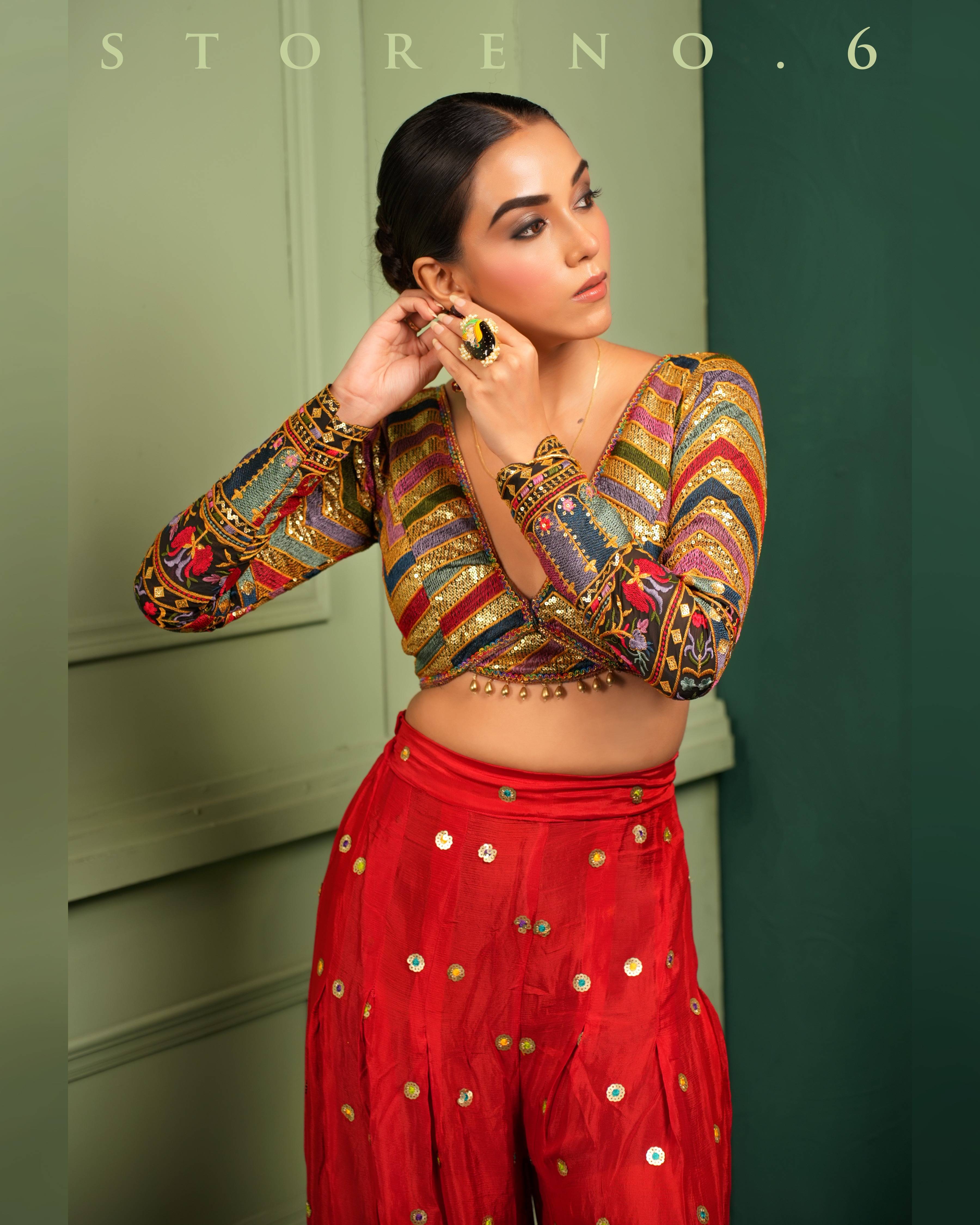 BEBAAK SIAH SASSY BLOUSE