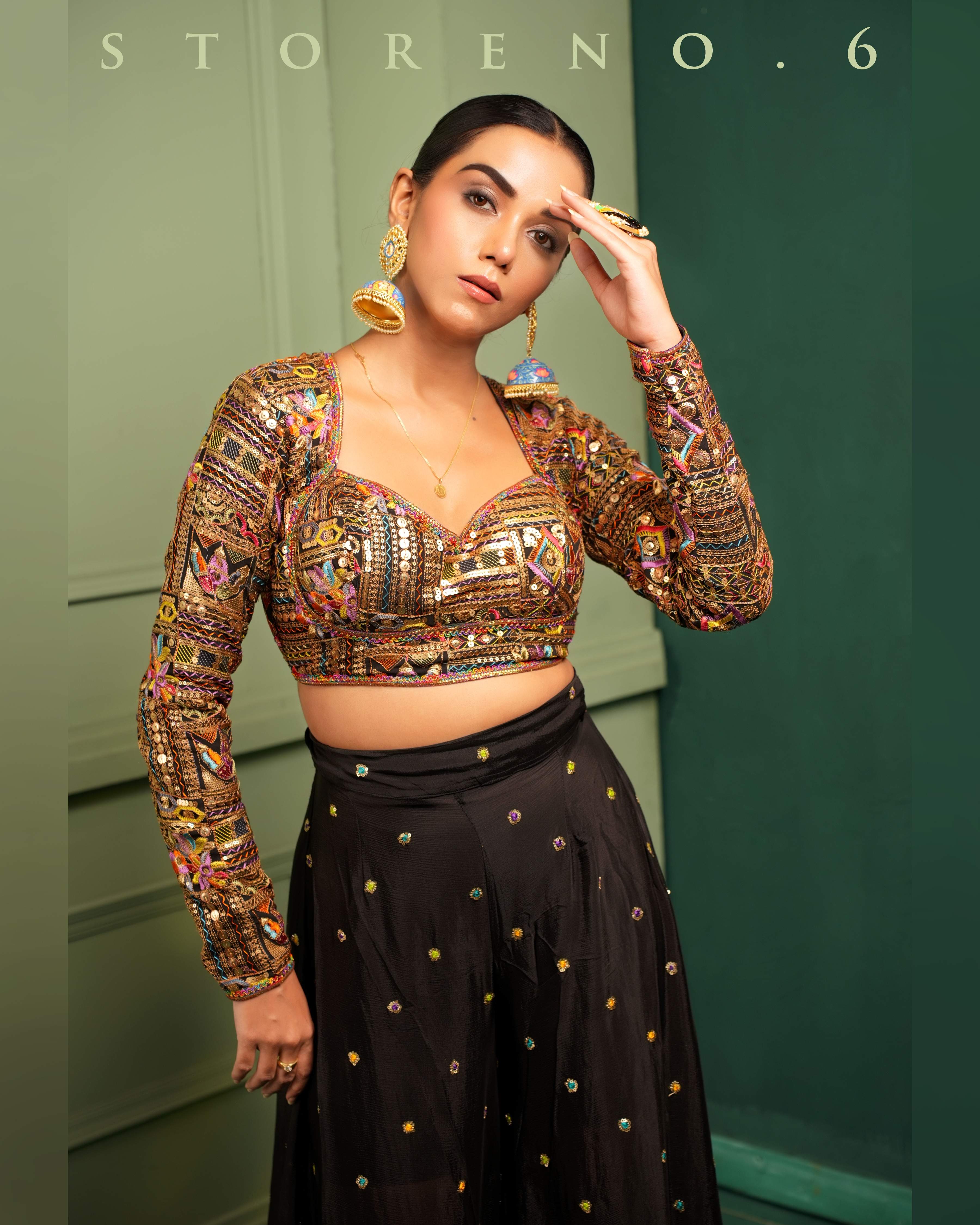 LUSH OF BLACK SASSY BLOUSE