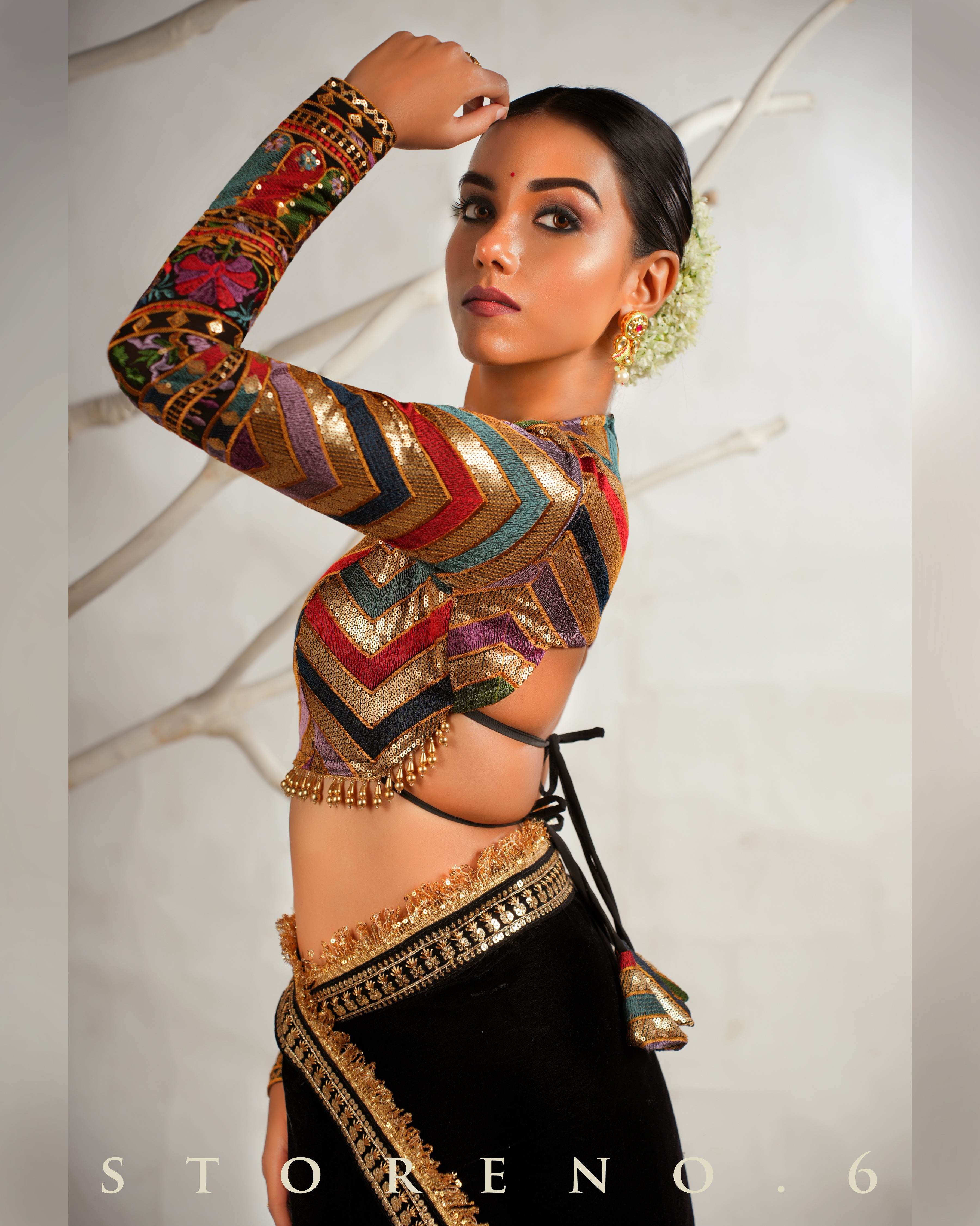 BEBAAK SIAH CLASSIC BLOUSE