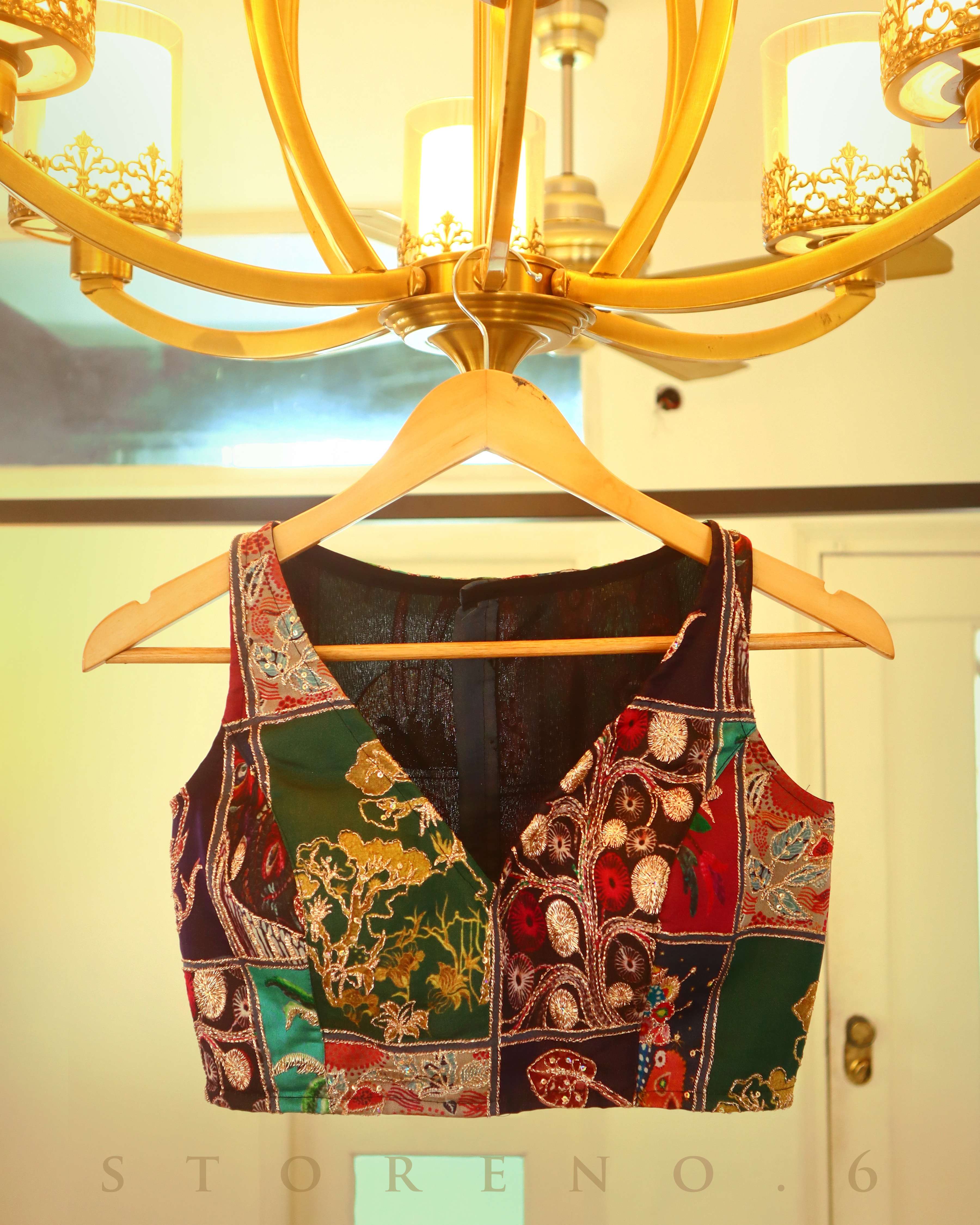GARDEN PANAROMA CLASSIC SLEEVELESS BLOUSE