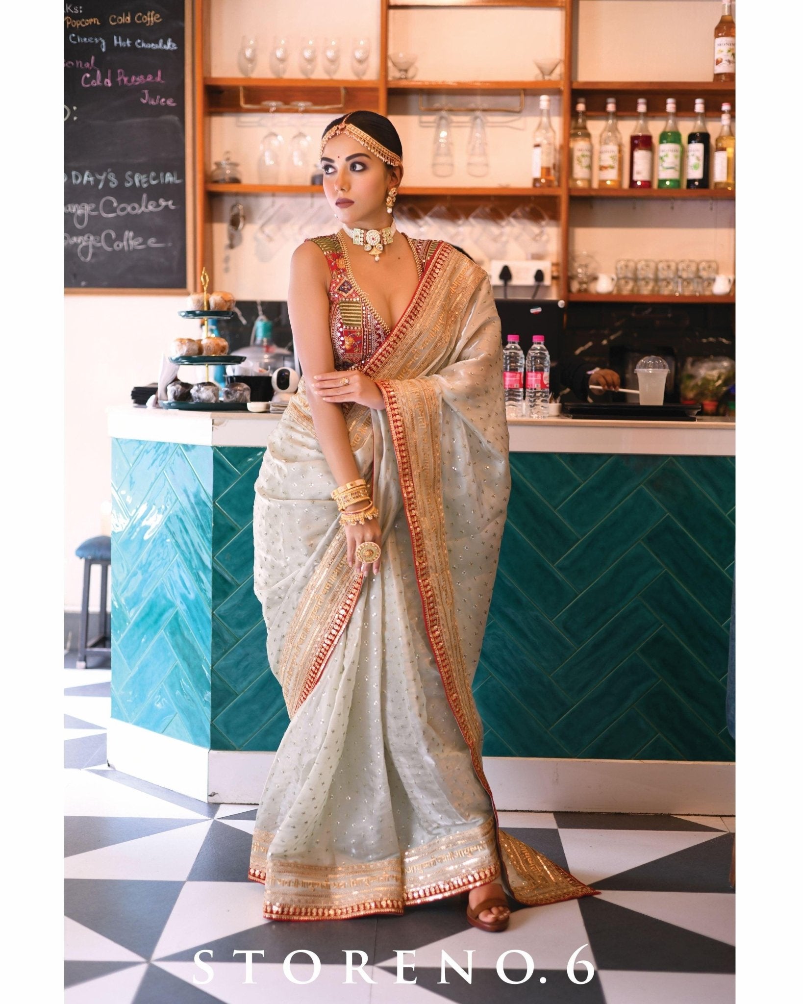 ROYAL SUBTLE QUEEN SAREE WITH LUSH OF BERRY SLEEVELESS BLOUSE