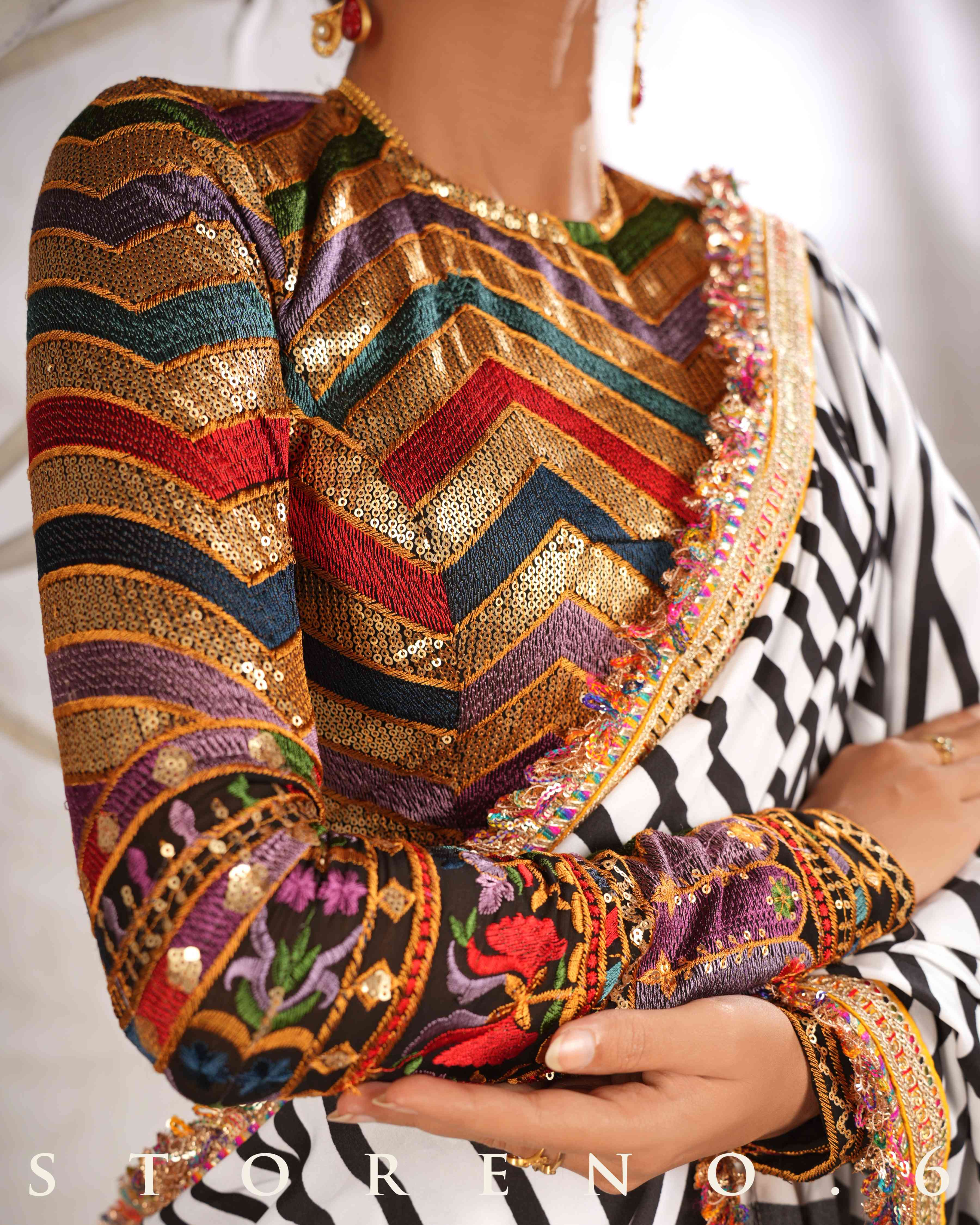 BEBAAK SIAH CLASSIC BLOUSE