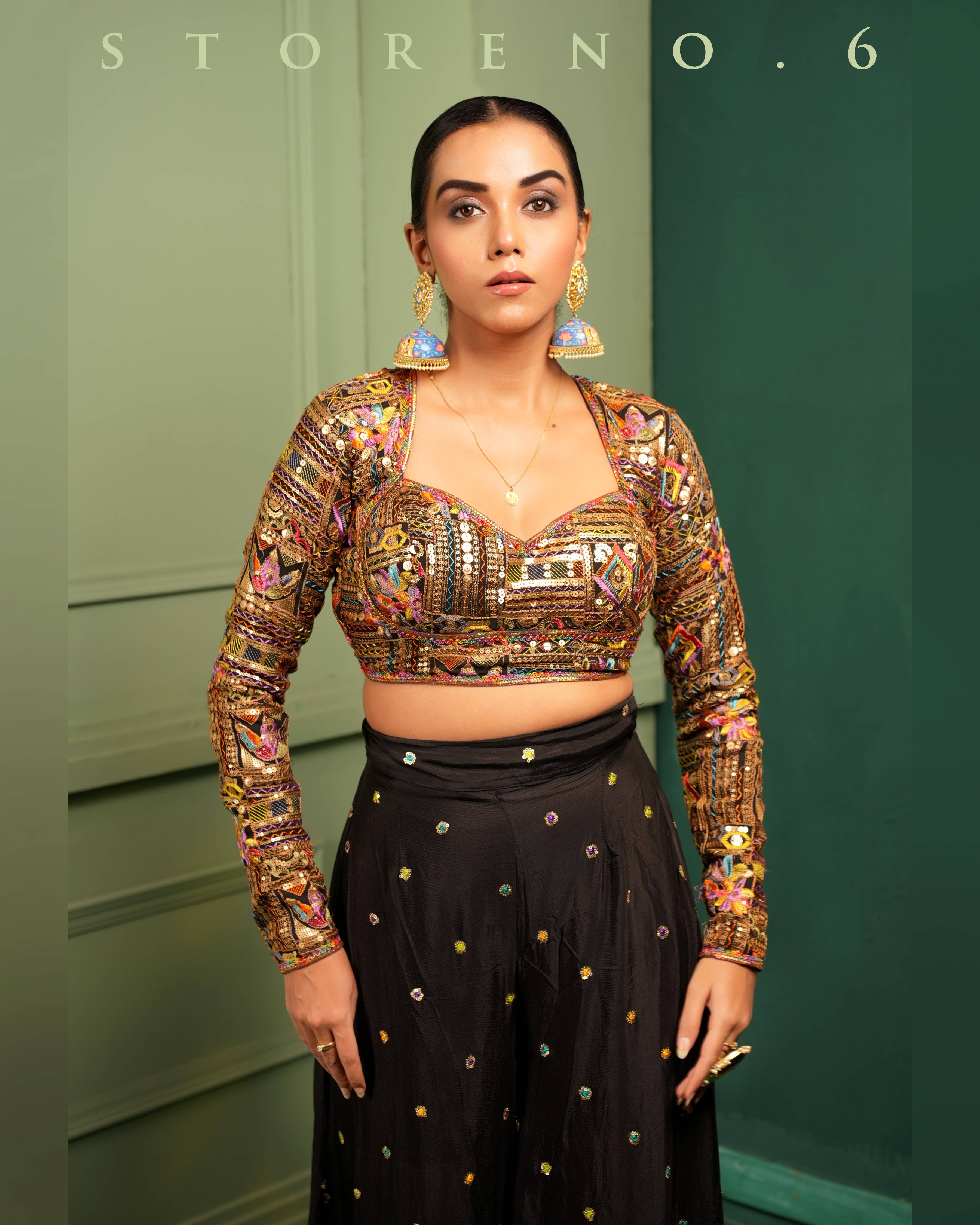 LUSH OF BLACK SASSY BLOUSE