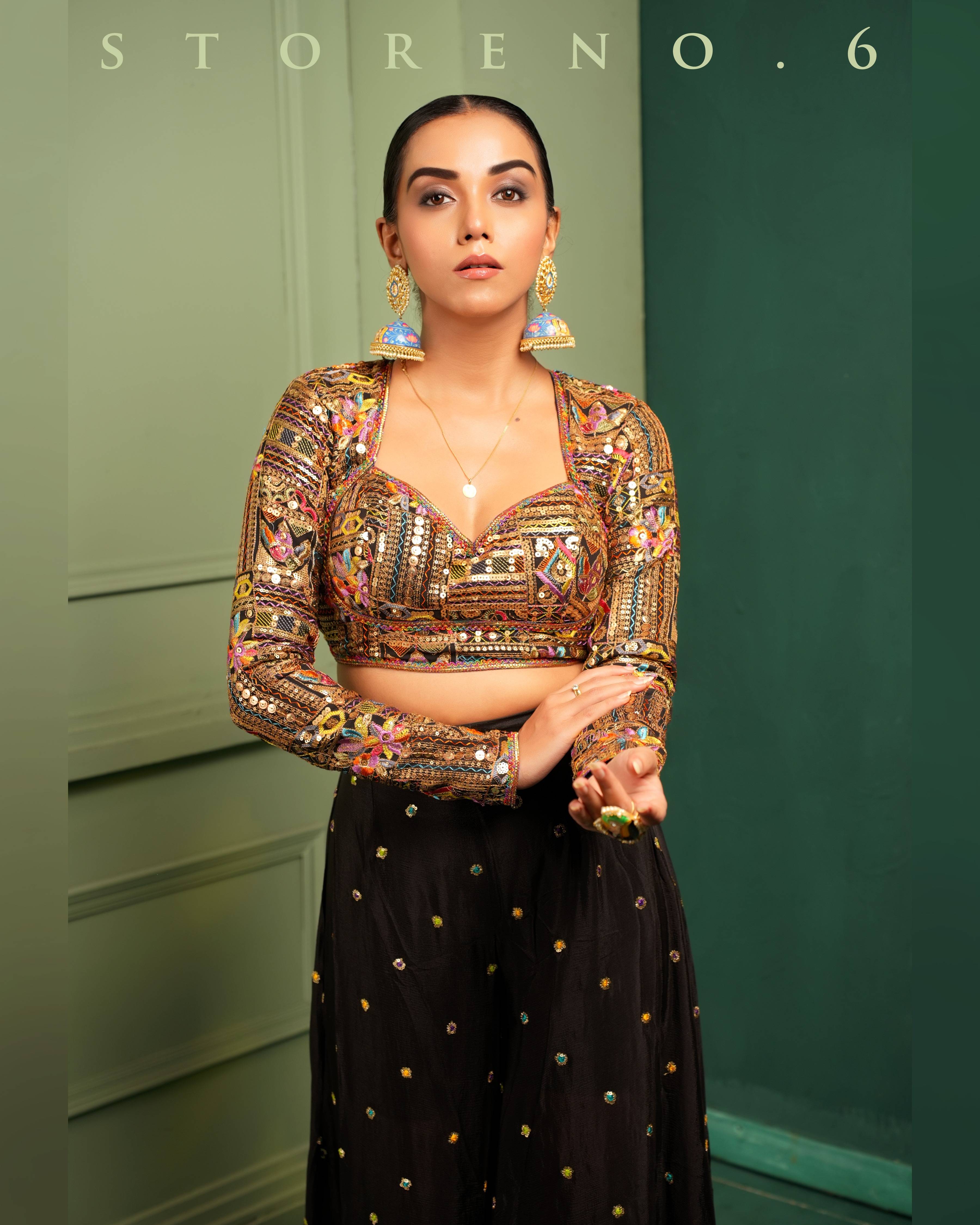 LUSH OF BLACK SASSY BLOUSE