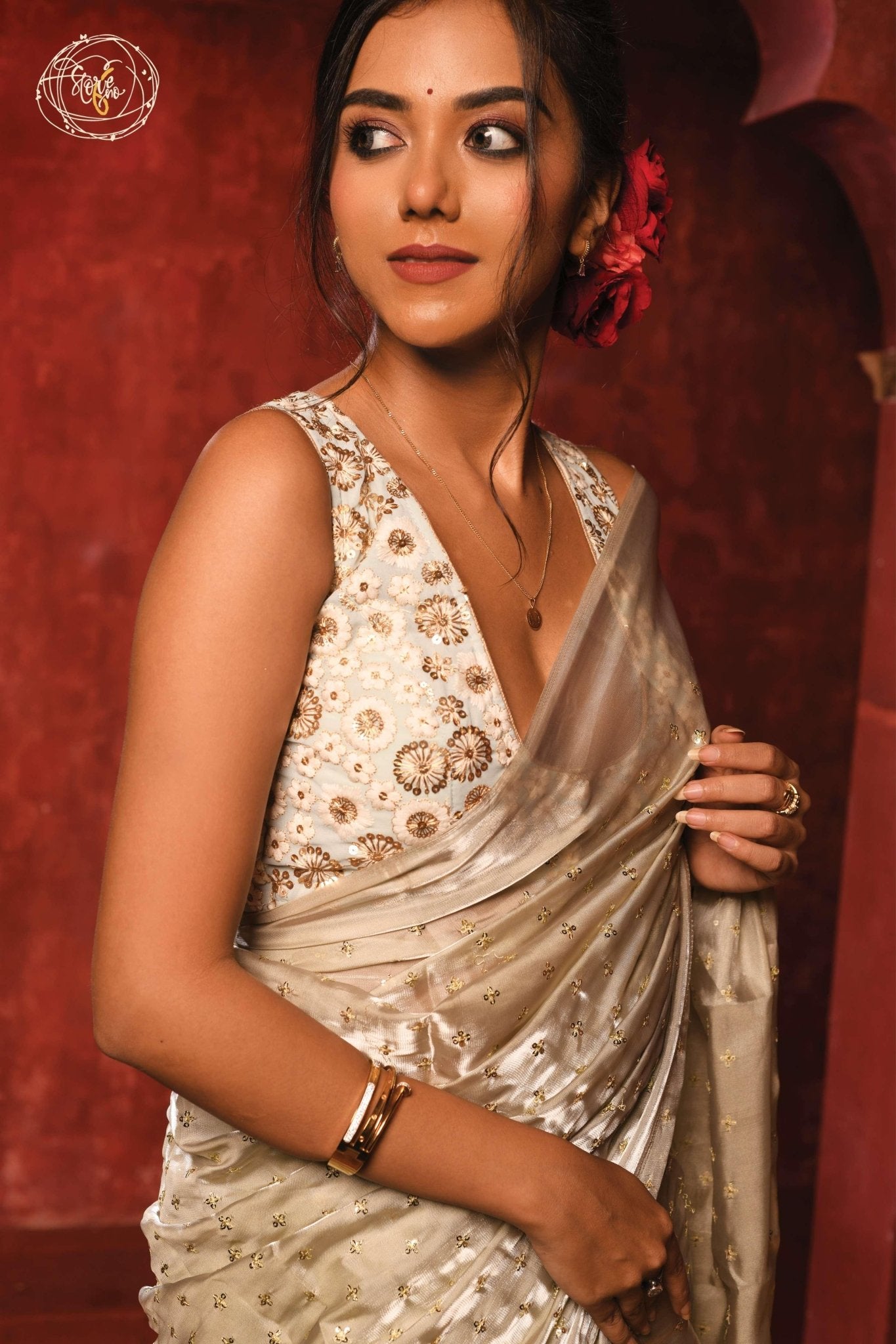 THE SUBTLE QUEEN SAREE AND BLOUSE SET