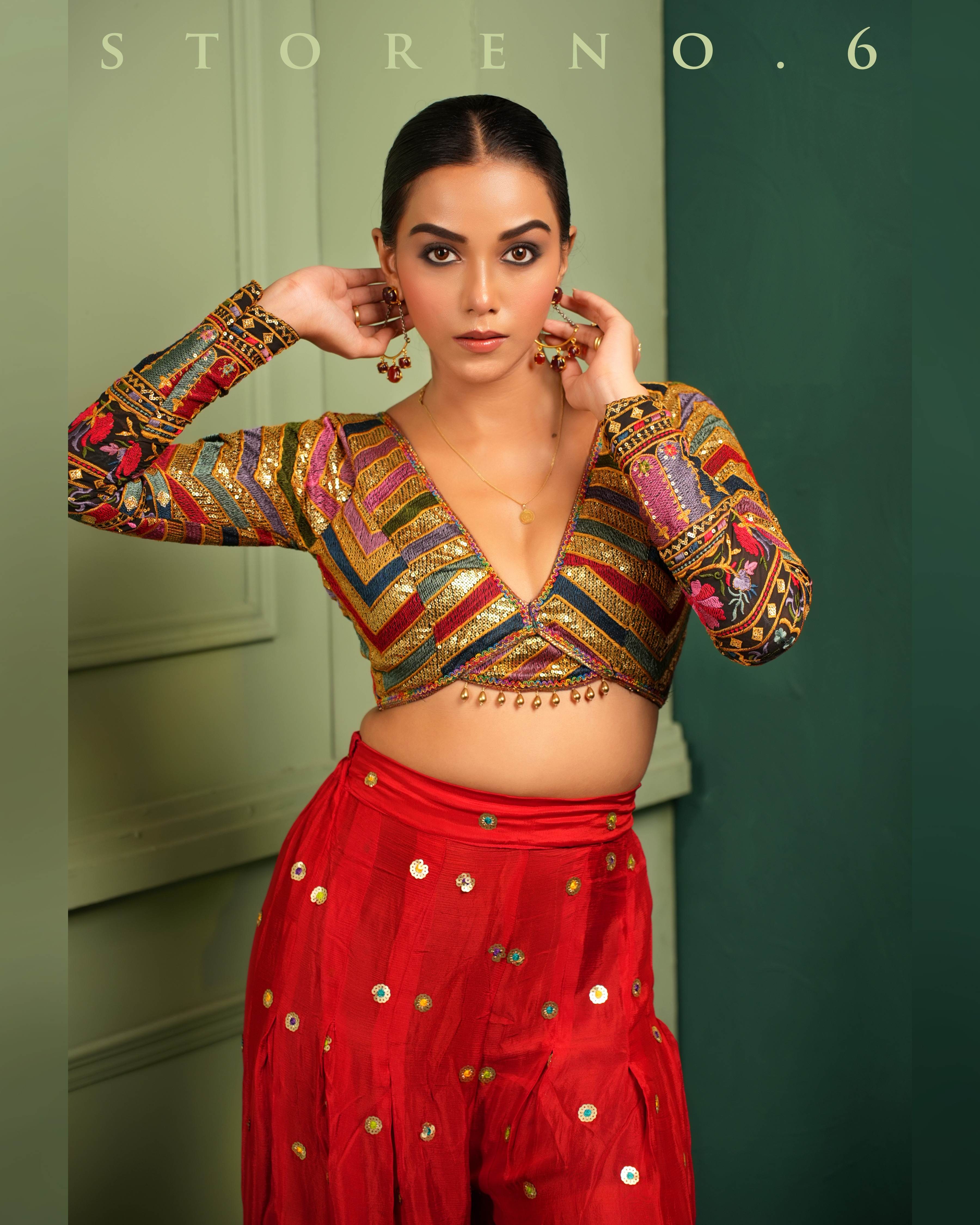 BEBAAK SIAH SASSY BLOUSE