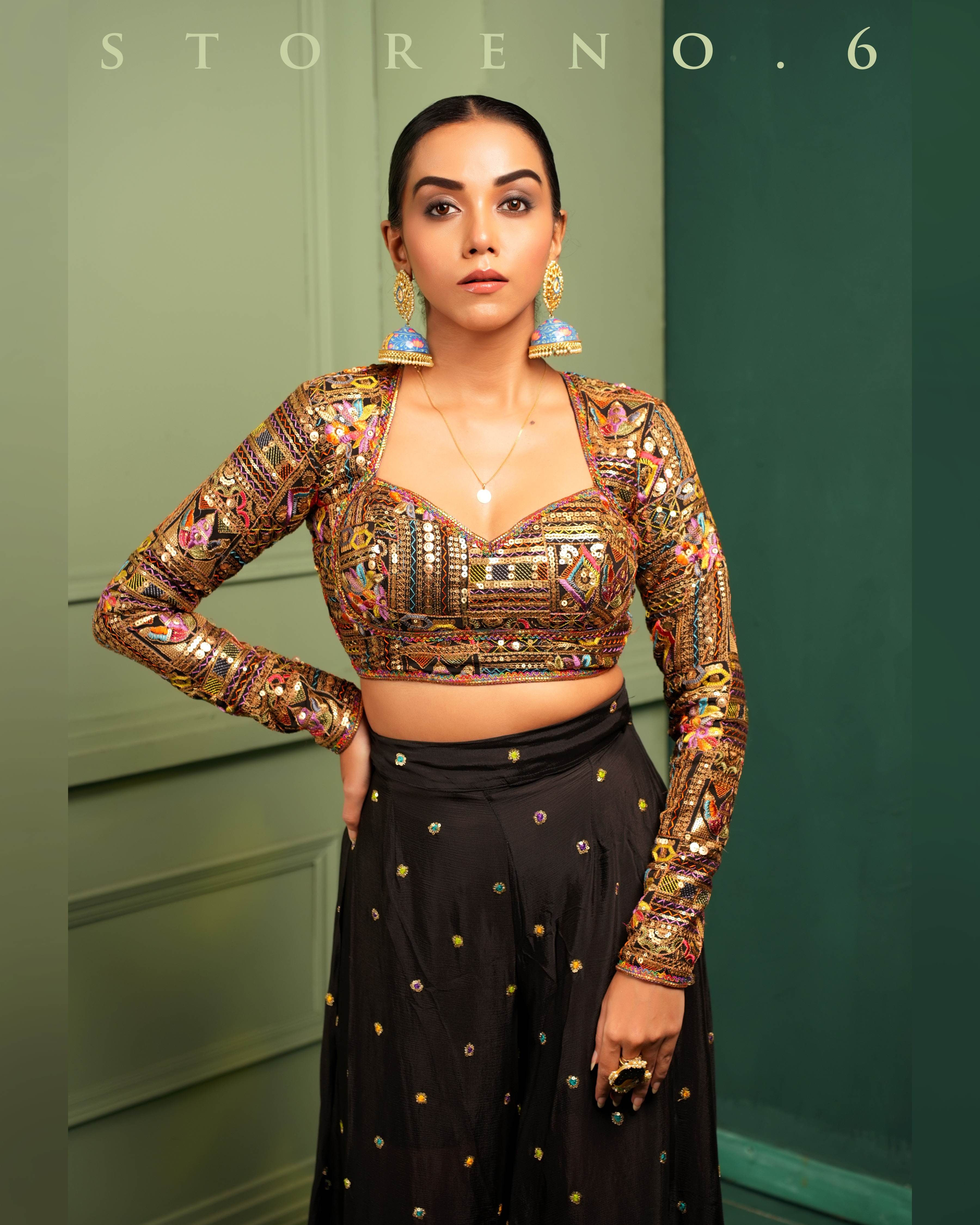 LUSH OF BLACK SASSY BLOUSE