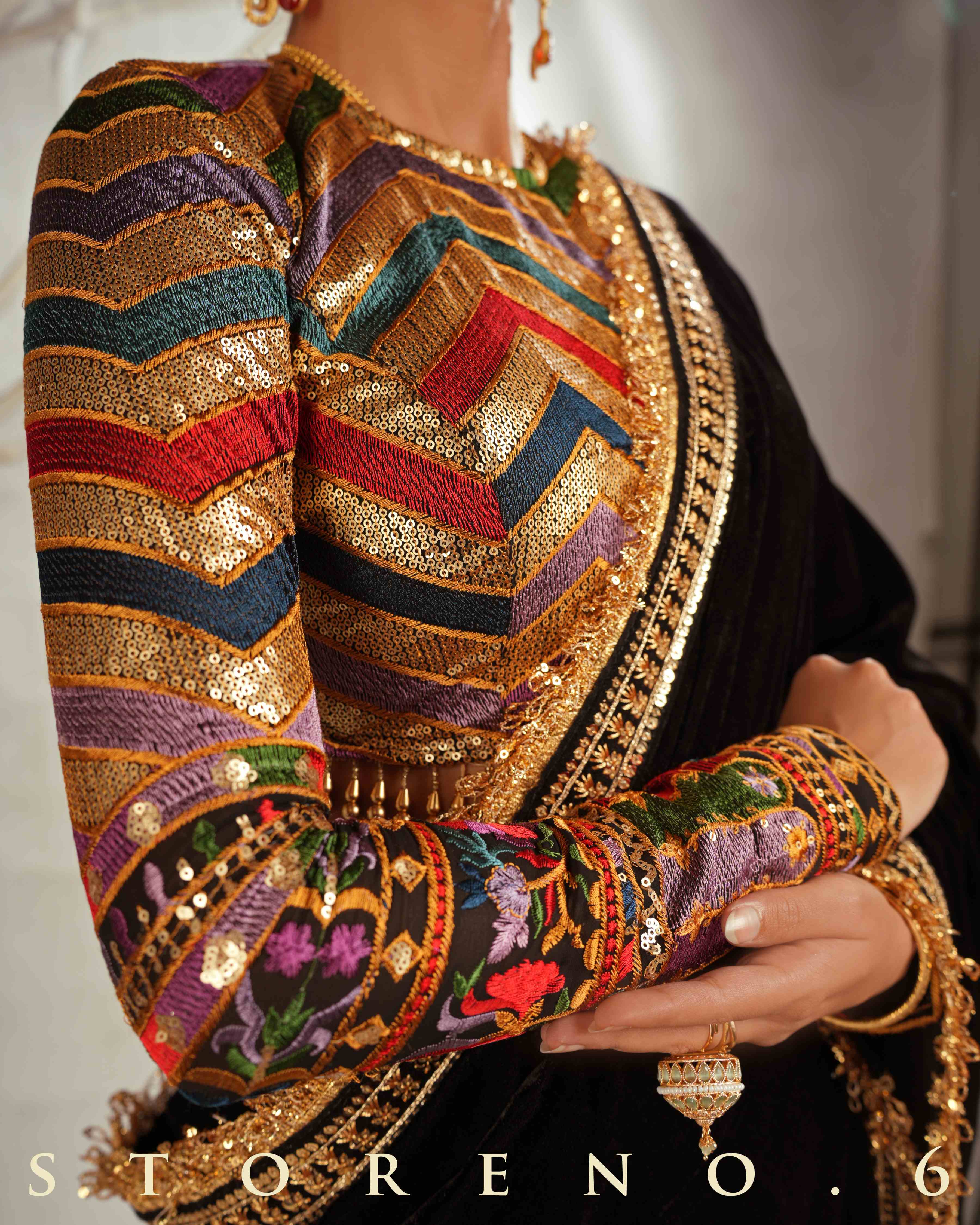 BEBAAK SIAH CLASSIC BLOUSE