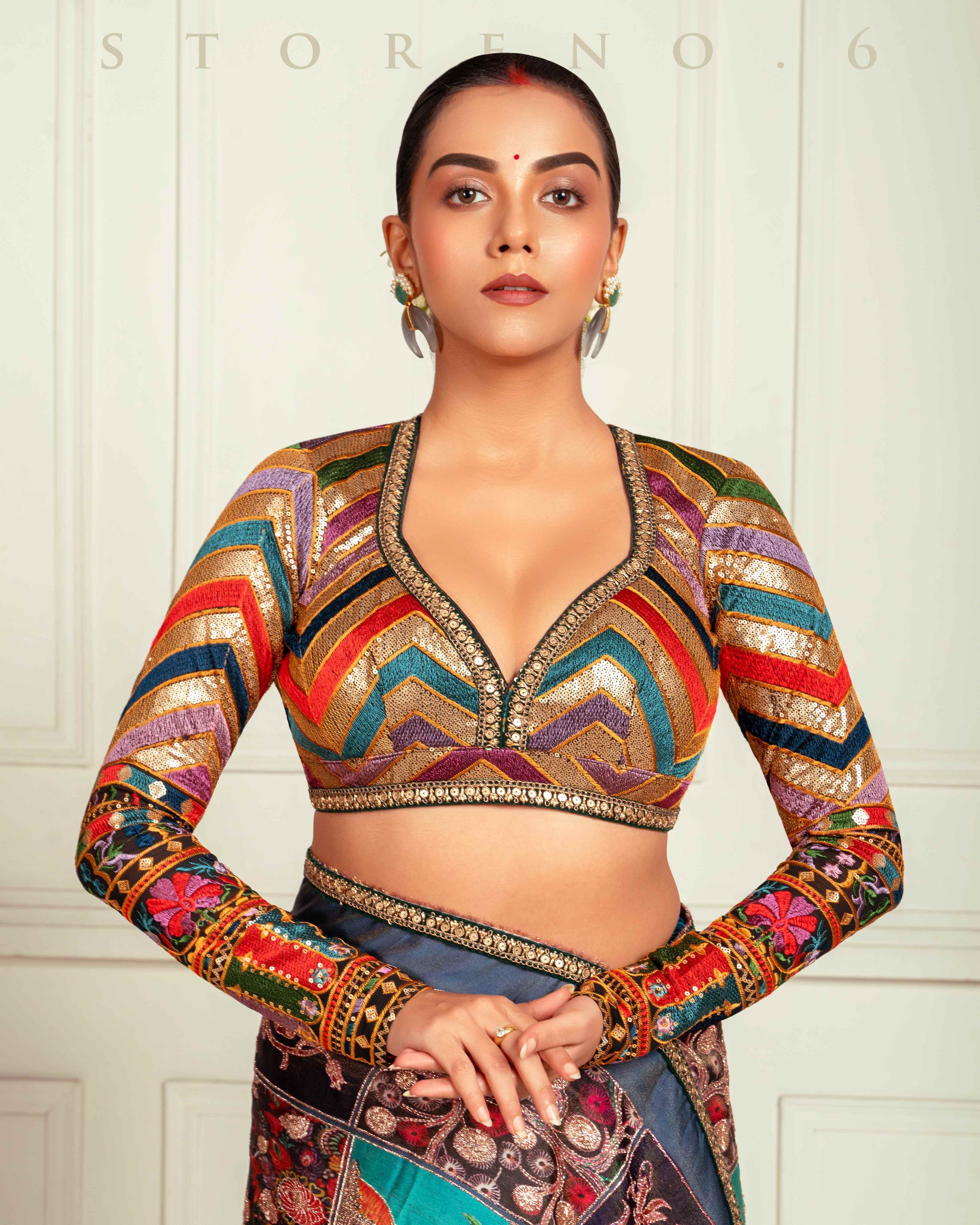 MYSTERY MUSE SAREE WITH BEBAAK SIAH PREMIUM BLOUSE