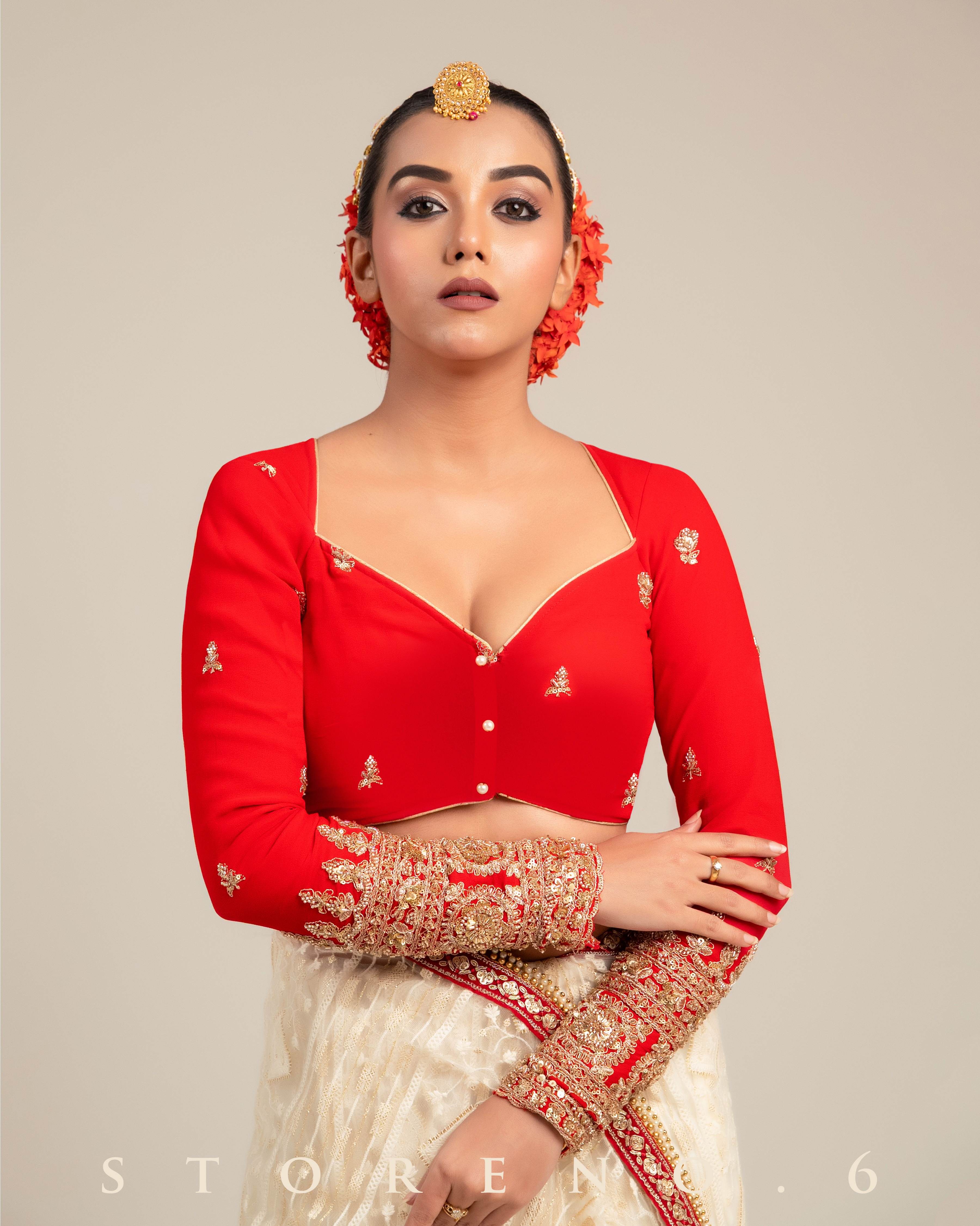 MAGNETIC MUSE CLASSIC BLOUSE