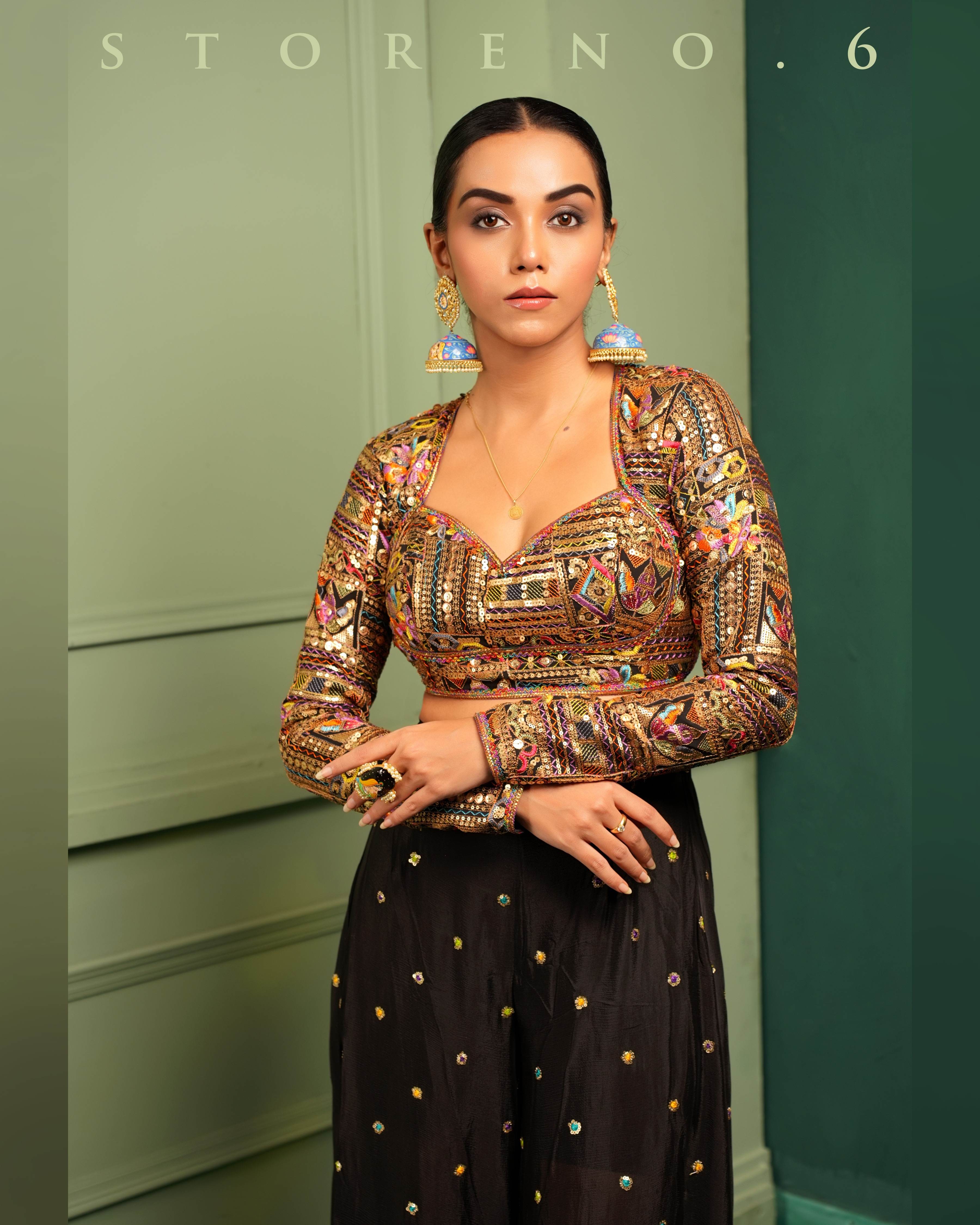 LUSH OF BLACK SASSY BLOUSE