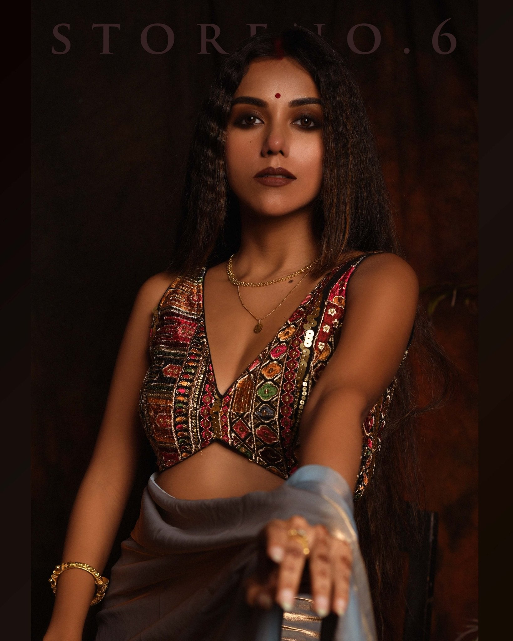 GUL KAARI SIAH PLUNGE SLEEVELESS BLOUSE