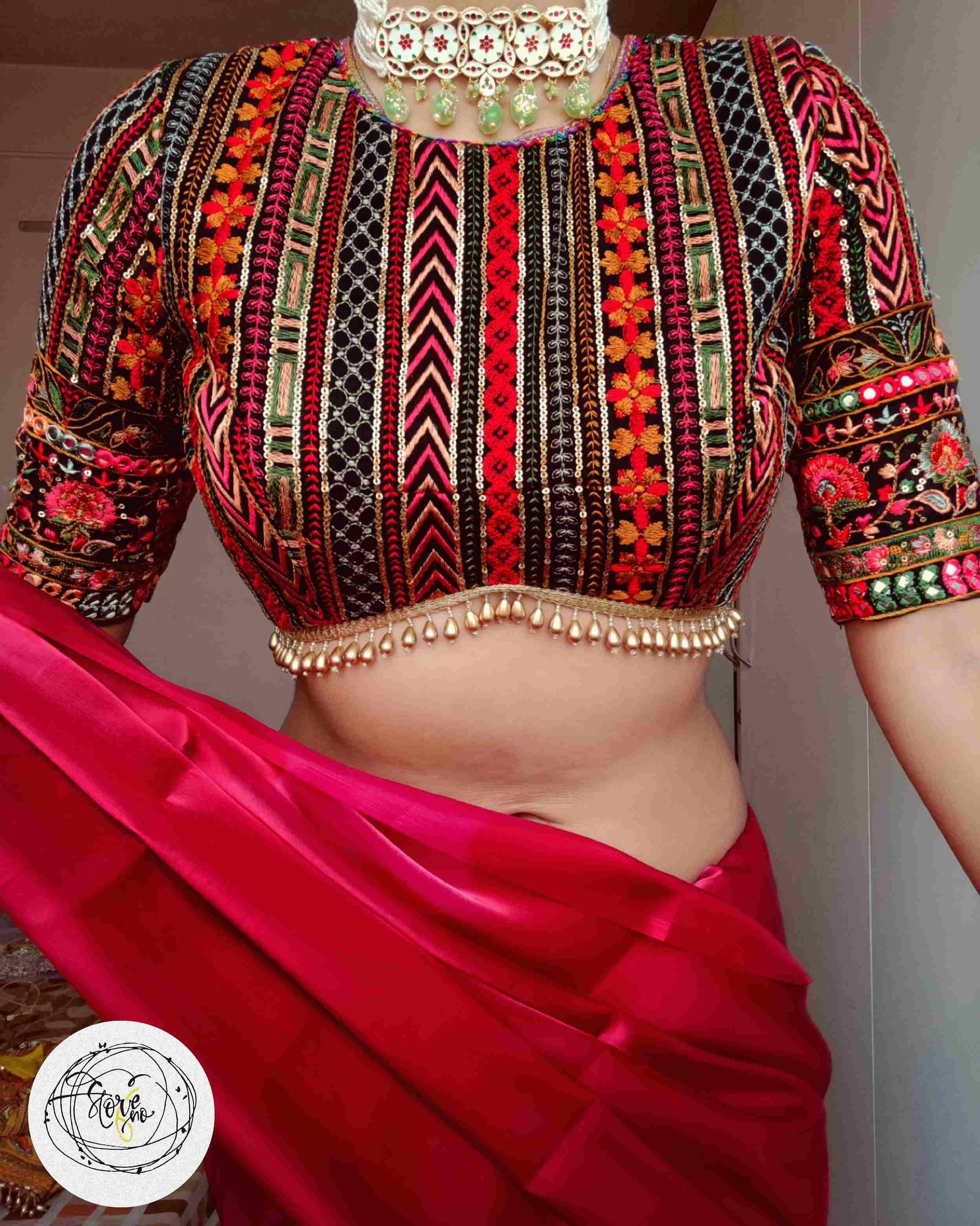 DORE KAARI SIAH BLOUSE WITH NOOR-E-SURKH SAREE