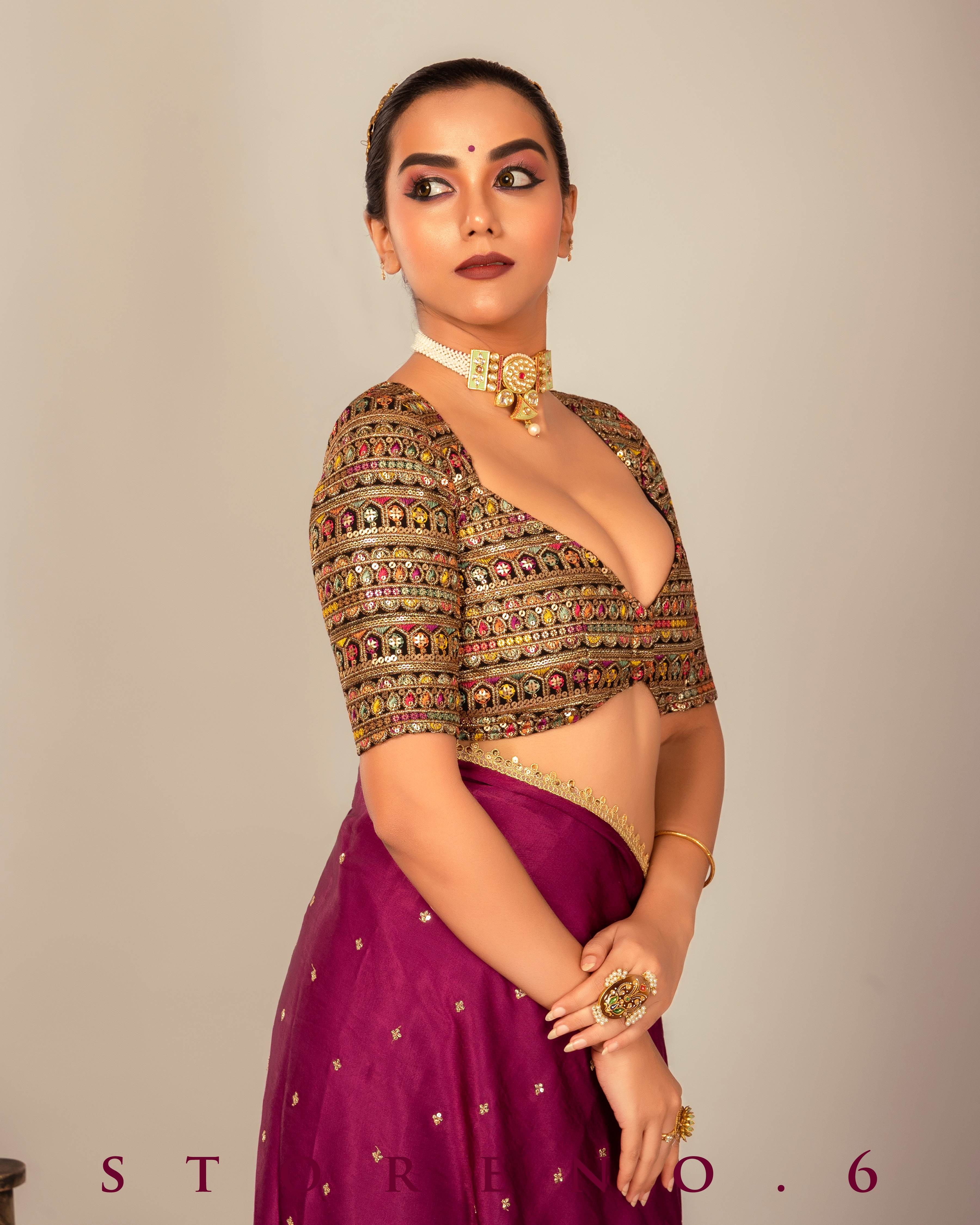 TIMELESS TWIRL SAREE WITH CHIC CHARM BLOUSE