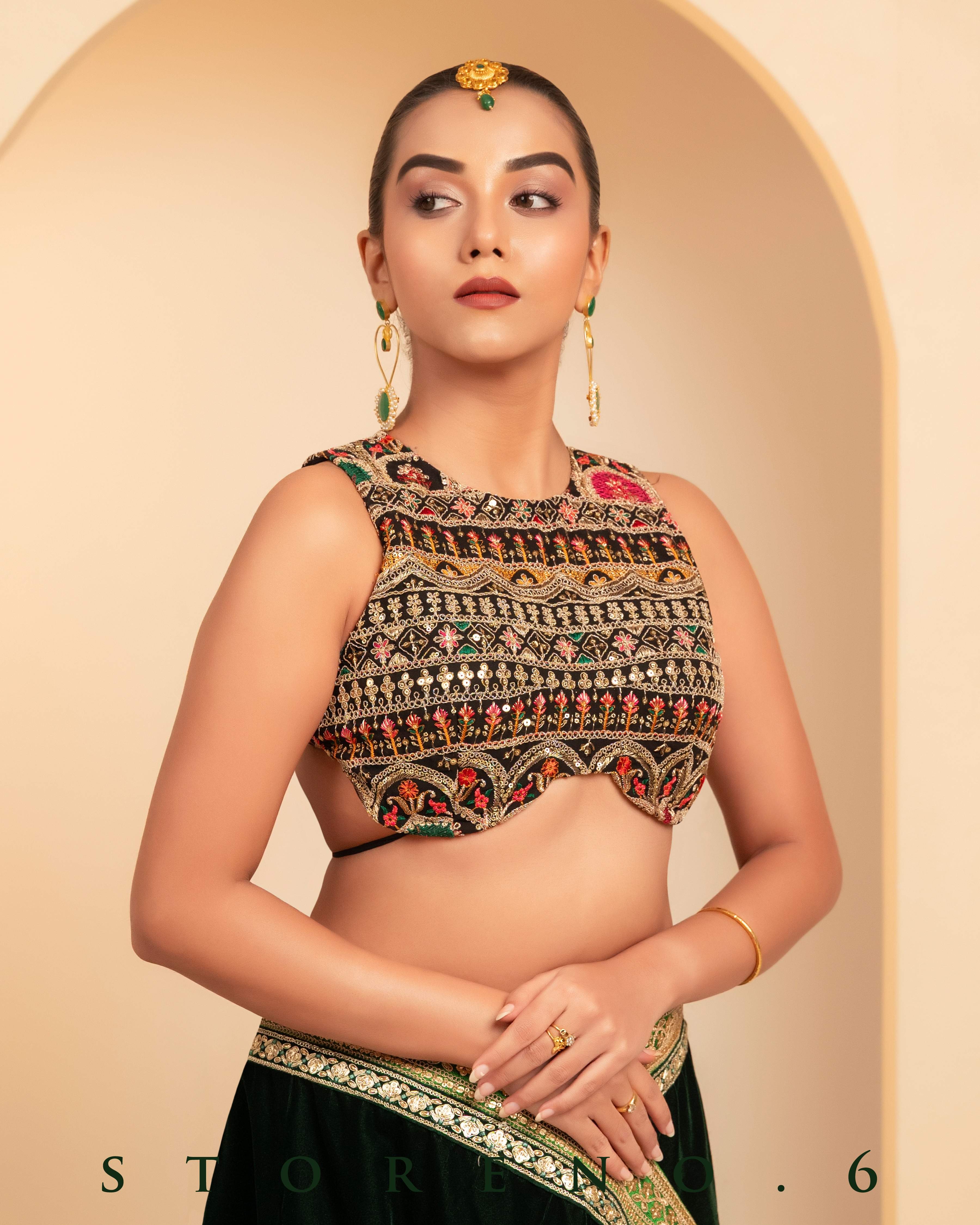 ENCHANTING EMERALD SAREE WITH DUSK DYNAMIC BLOUSE