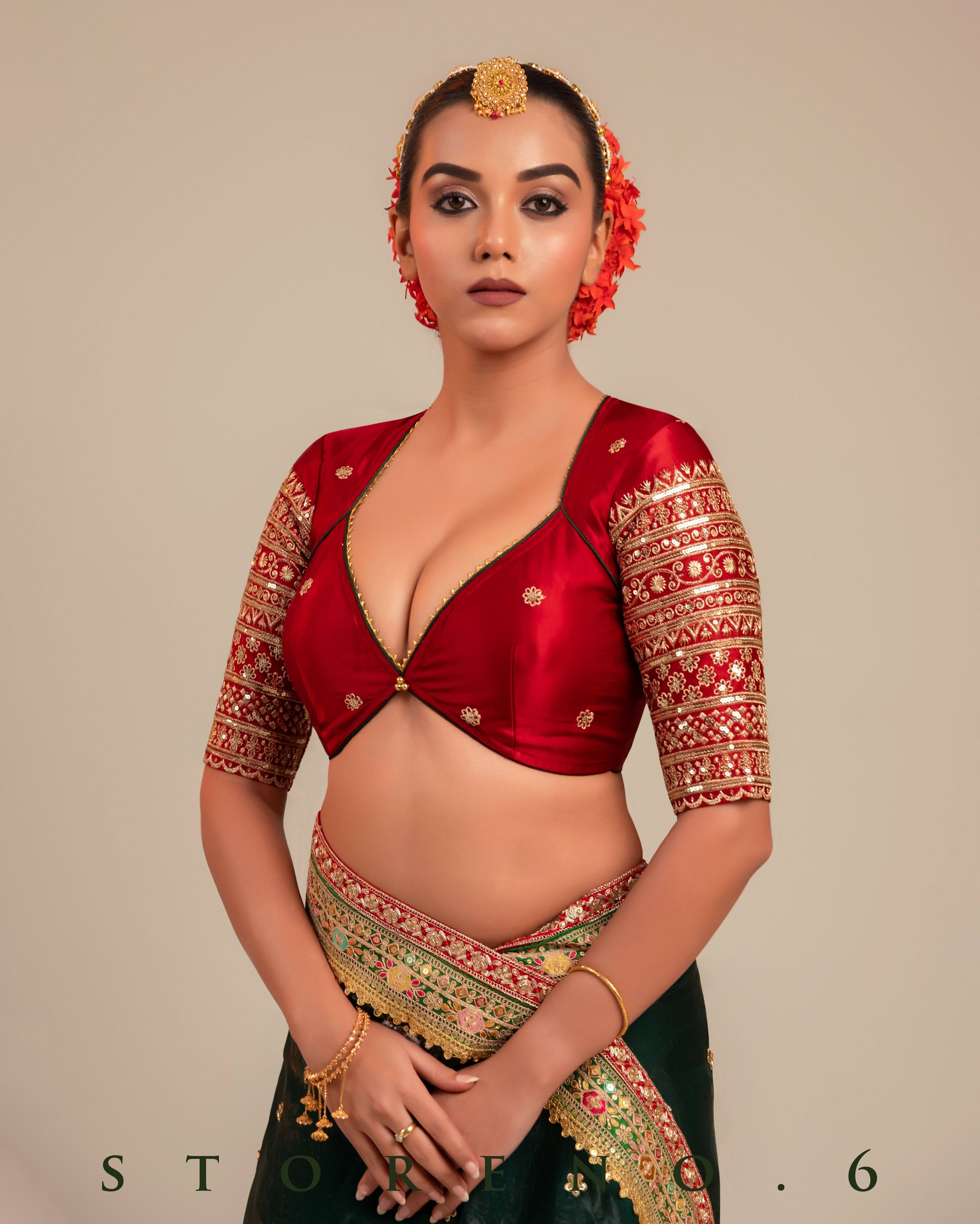 EMERALD ECSTASY SAREE WITH AGELESS APPEAL BLOUSE