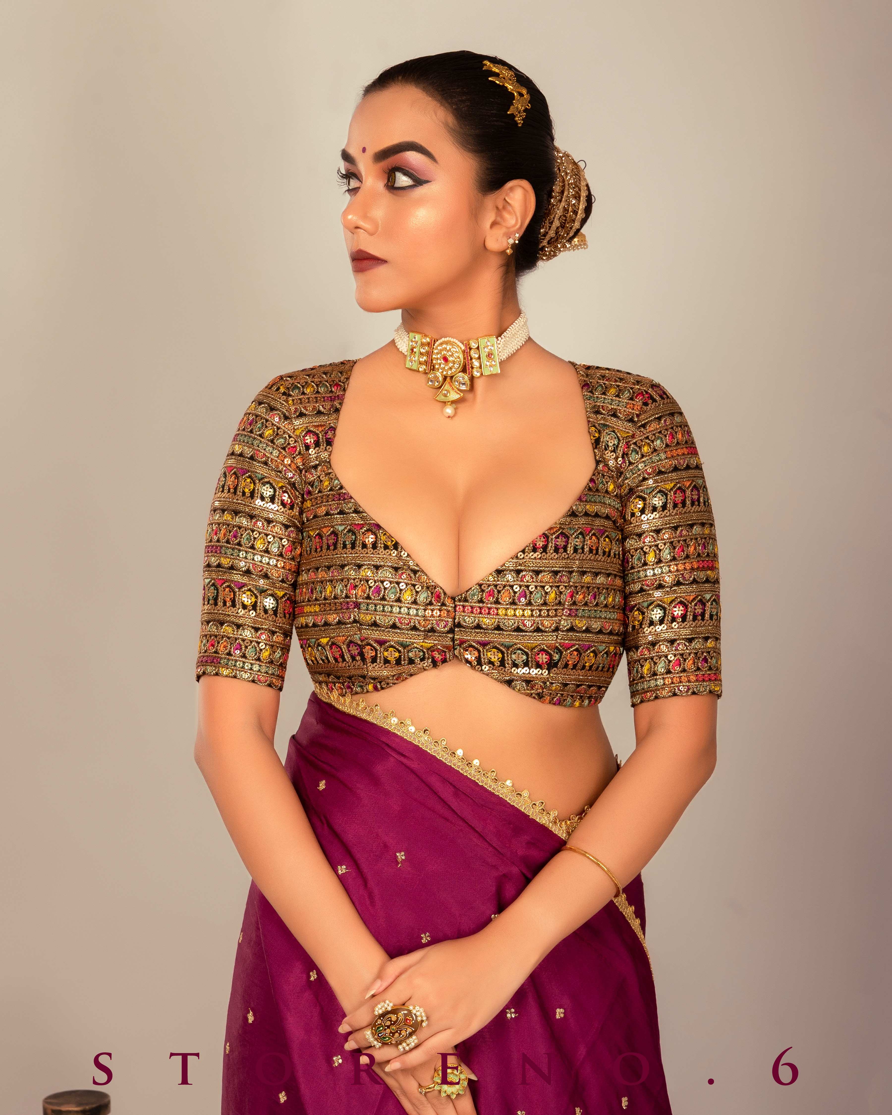 TIMELESS TWIRL SAREE WITH CHIC CHARM BLOUSE