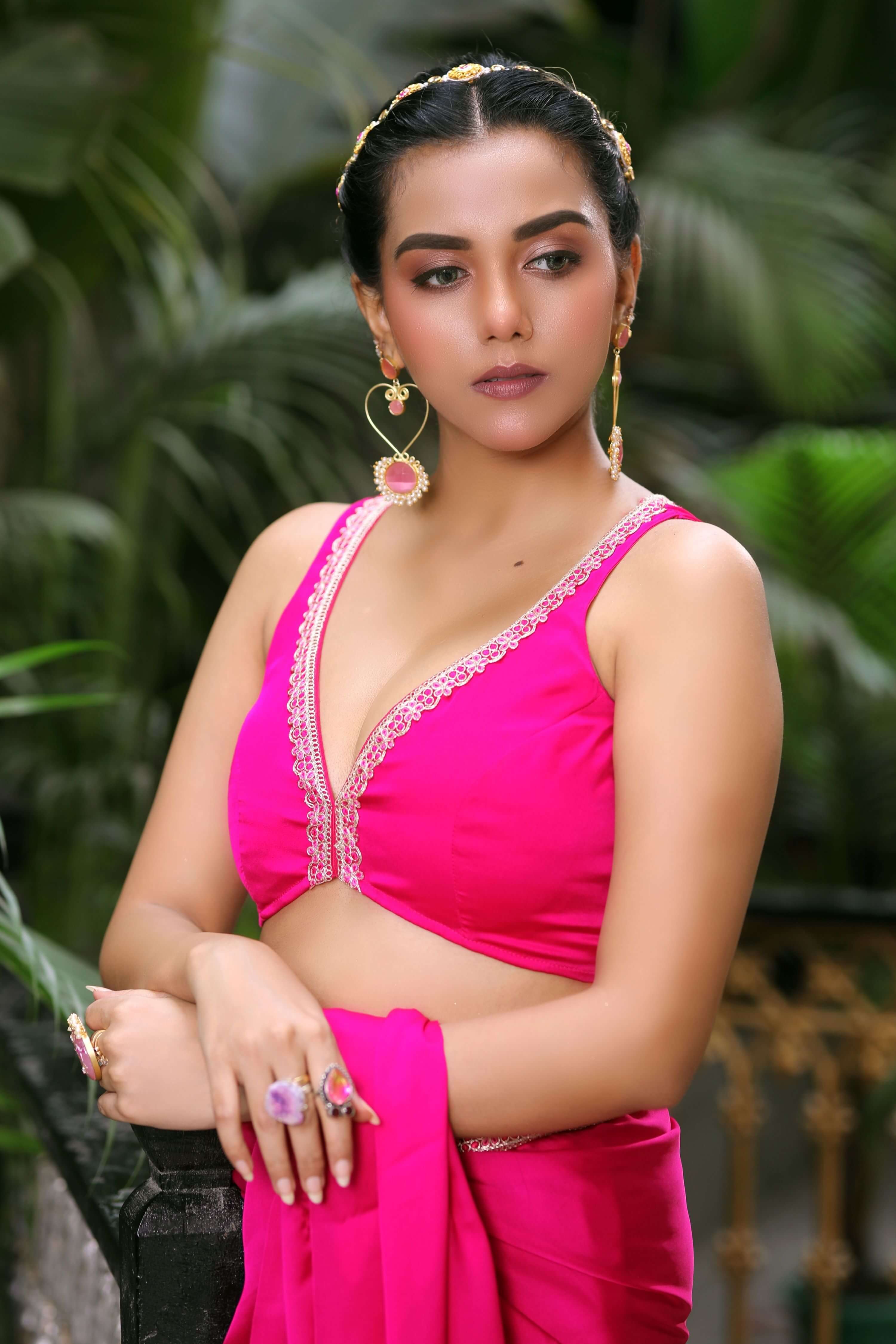 GULAABI GLOW SAREE AND BLOUSE SET