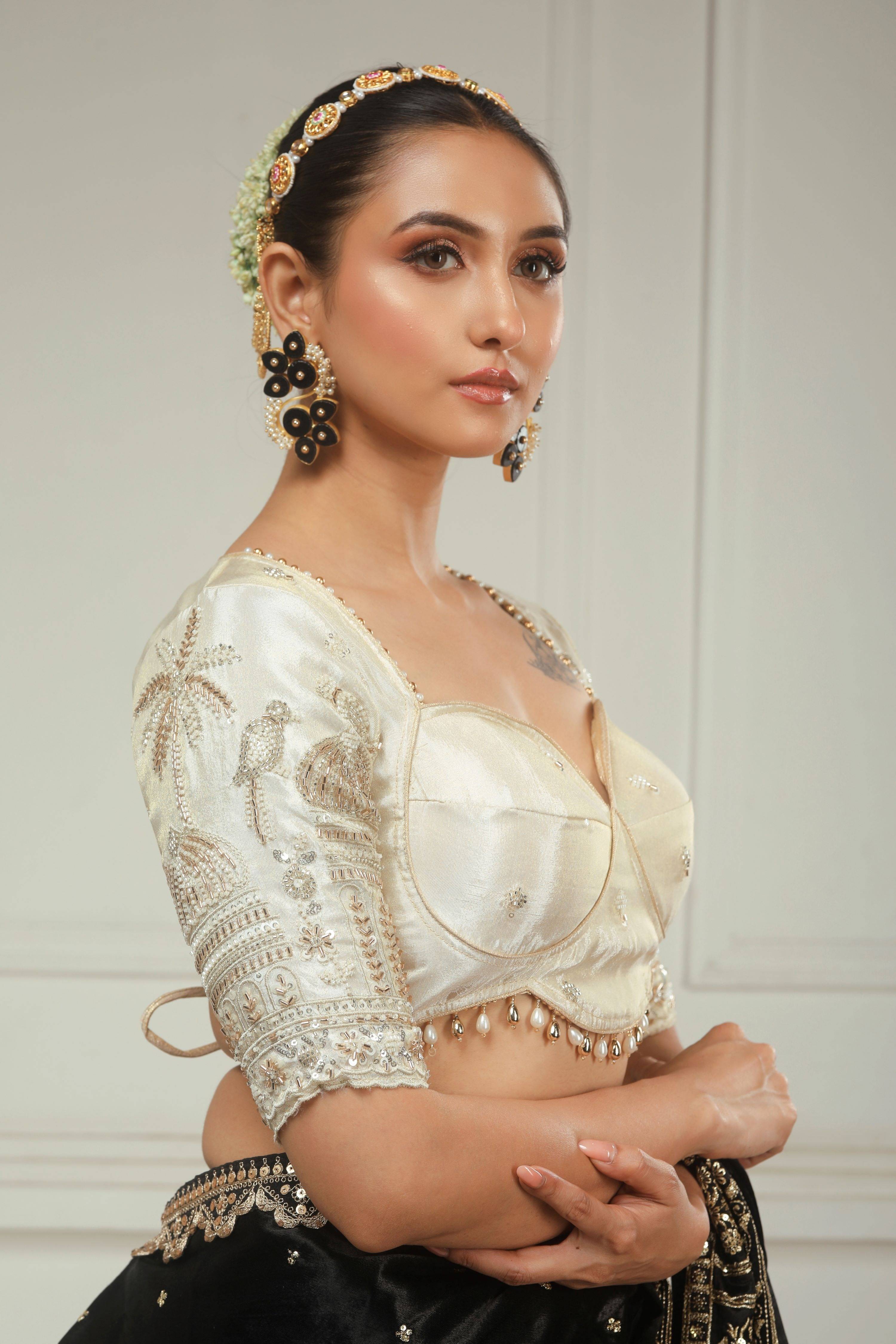 TIMELESS TRIBUTE SAREE WITH IVORY EDGE BLOUSE