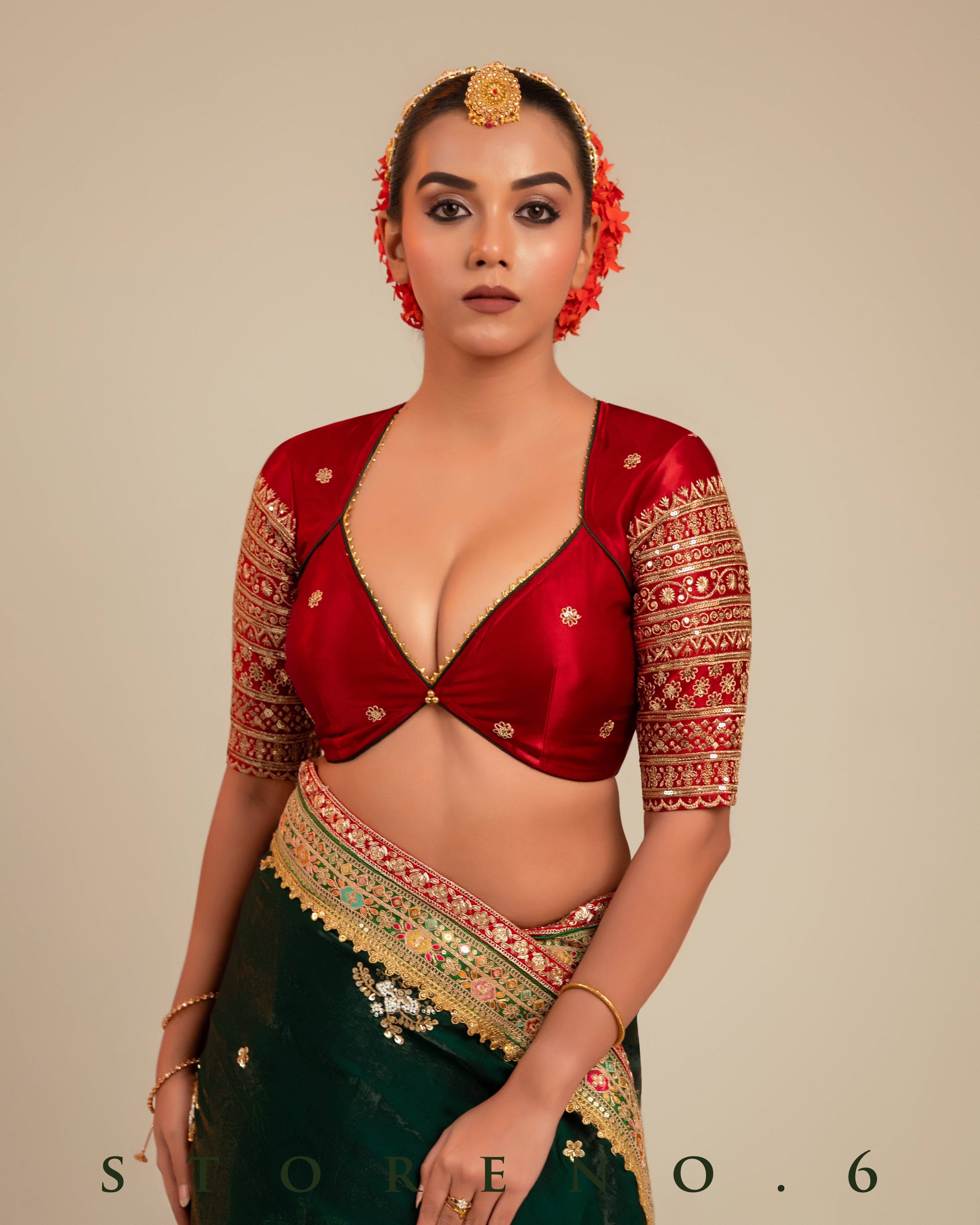 EMERALD ECSTASY SAREE WITH AGELESS APPEAL BLOUSE