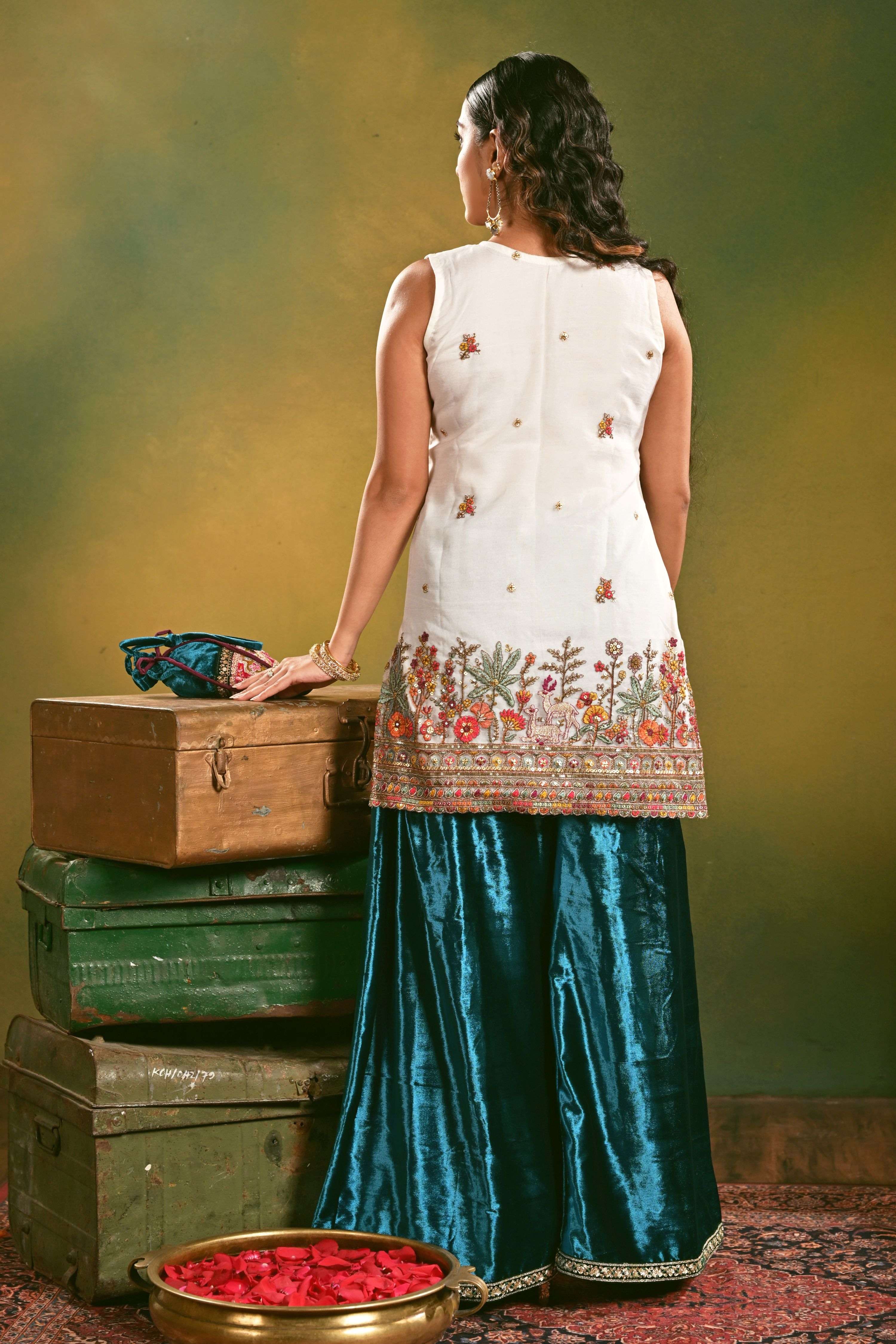 NAKHRA NOOR KURTA SET