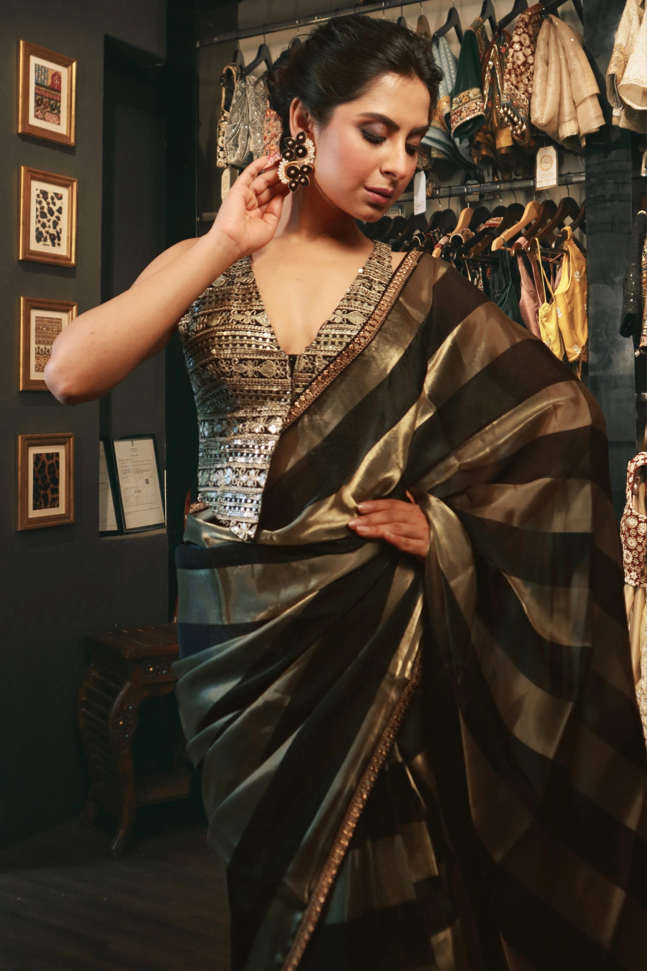 CLASSIC CONTOUR SAREE WITH GLAMOUR GAZETTE BLOUSE