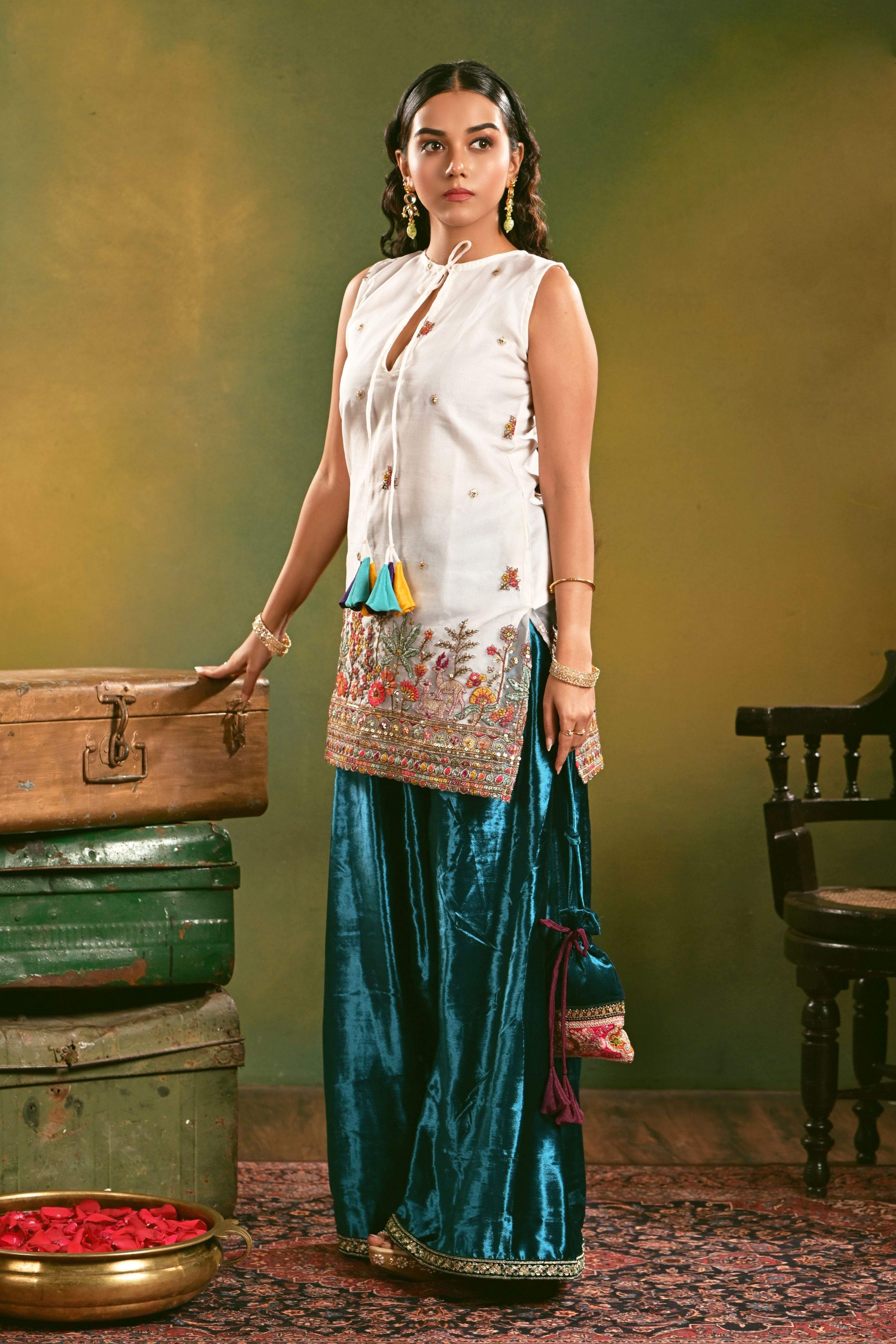 NAKHRA NOOR KURTA SET