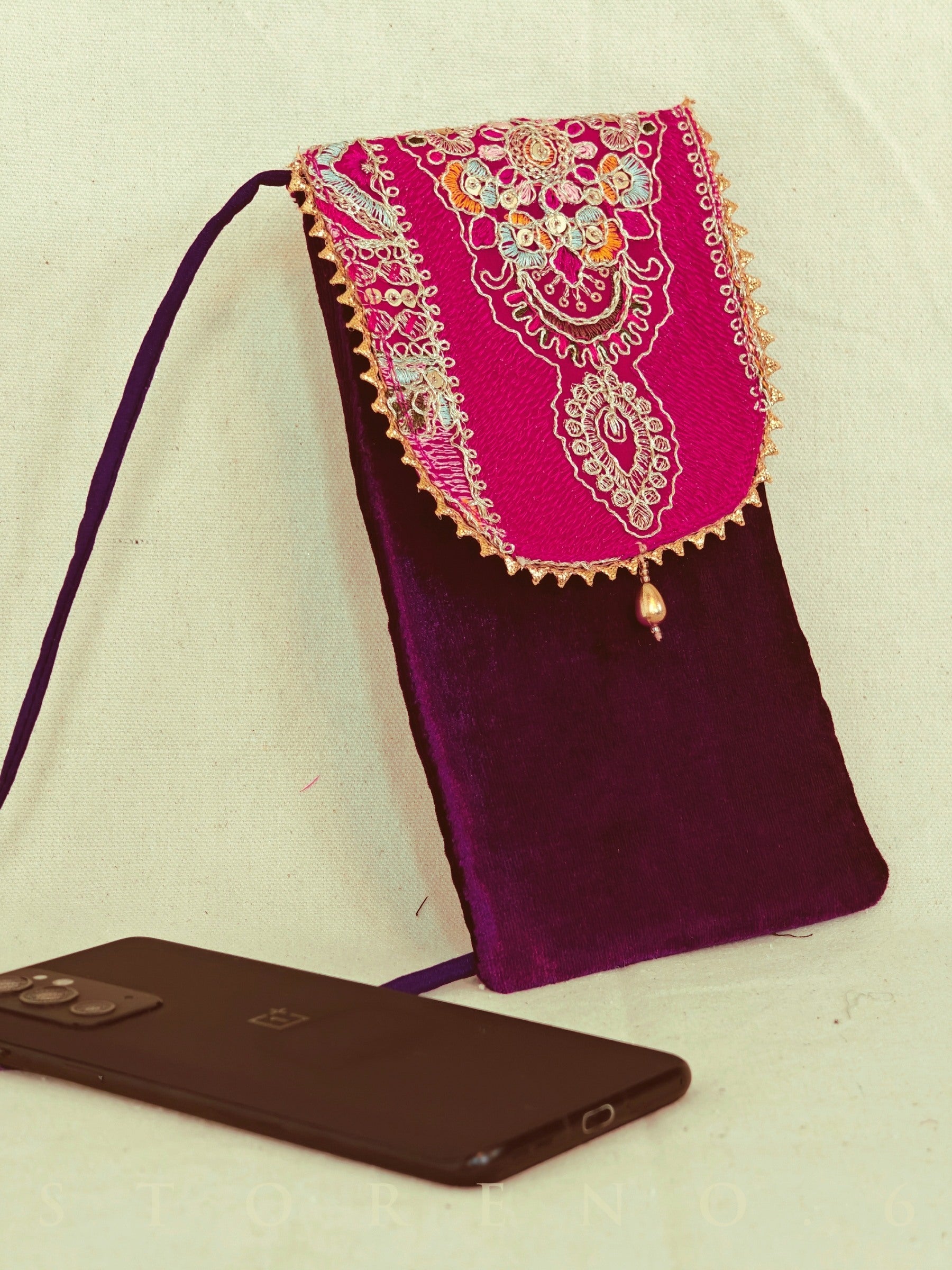 RANGOLI MINI MOBILE SLING
