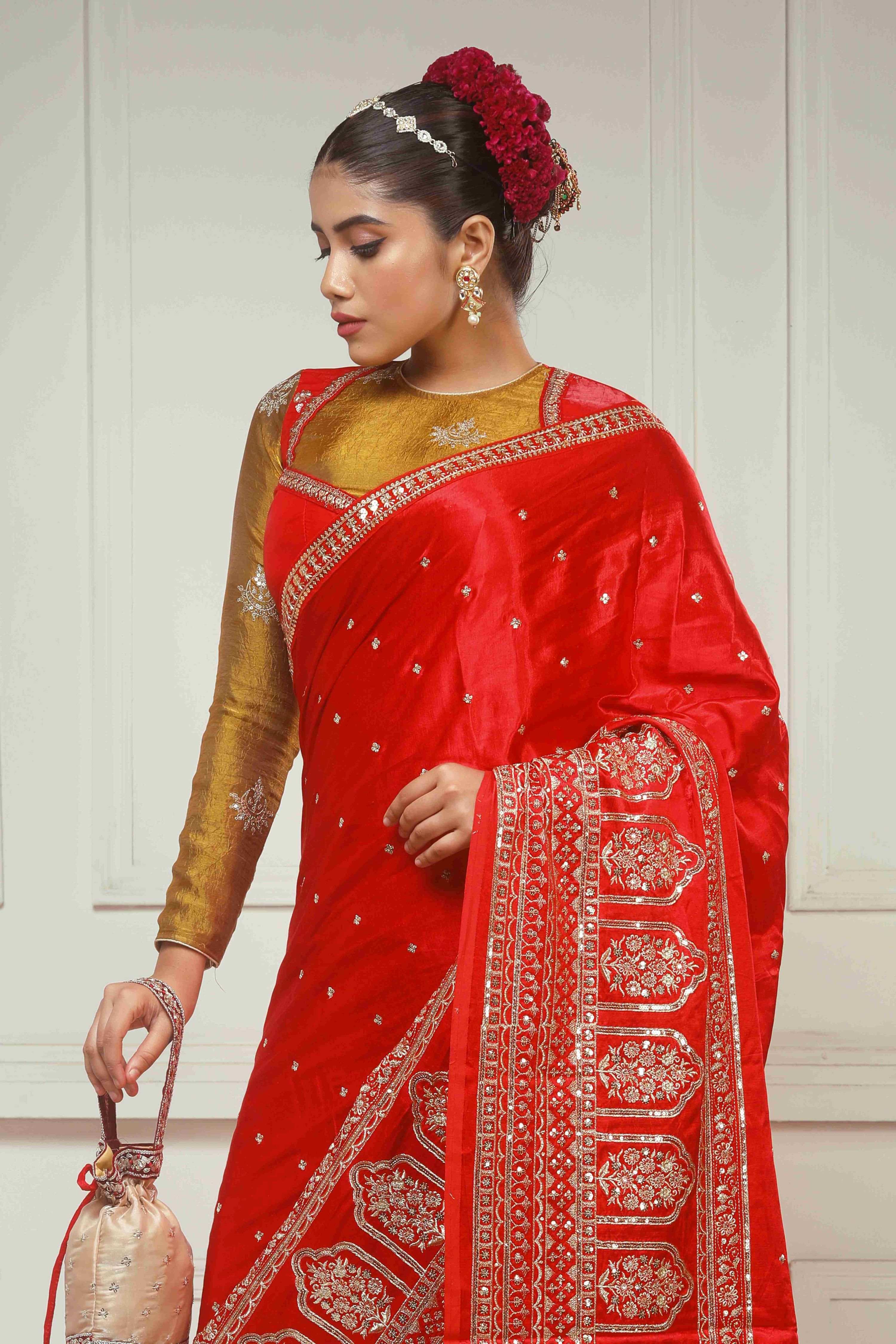 TIMELESS TEASE SAREE WITH CRMISON CHARM BLOUSE
