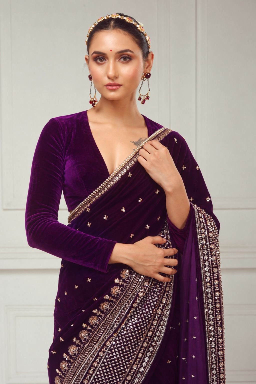 GLAM GRANDEUR SAREE AND BLOUSE SET