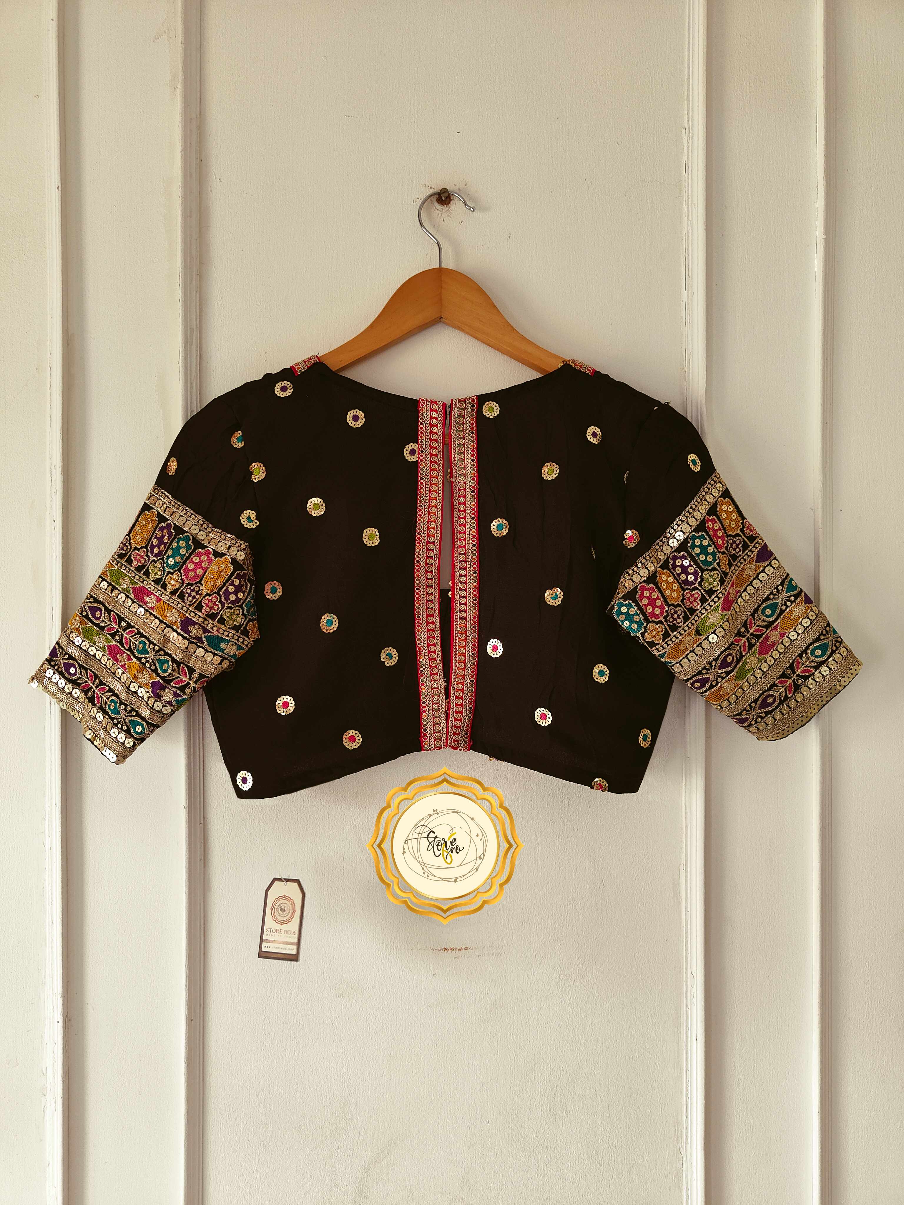 ROOP BLOUSE