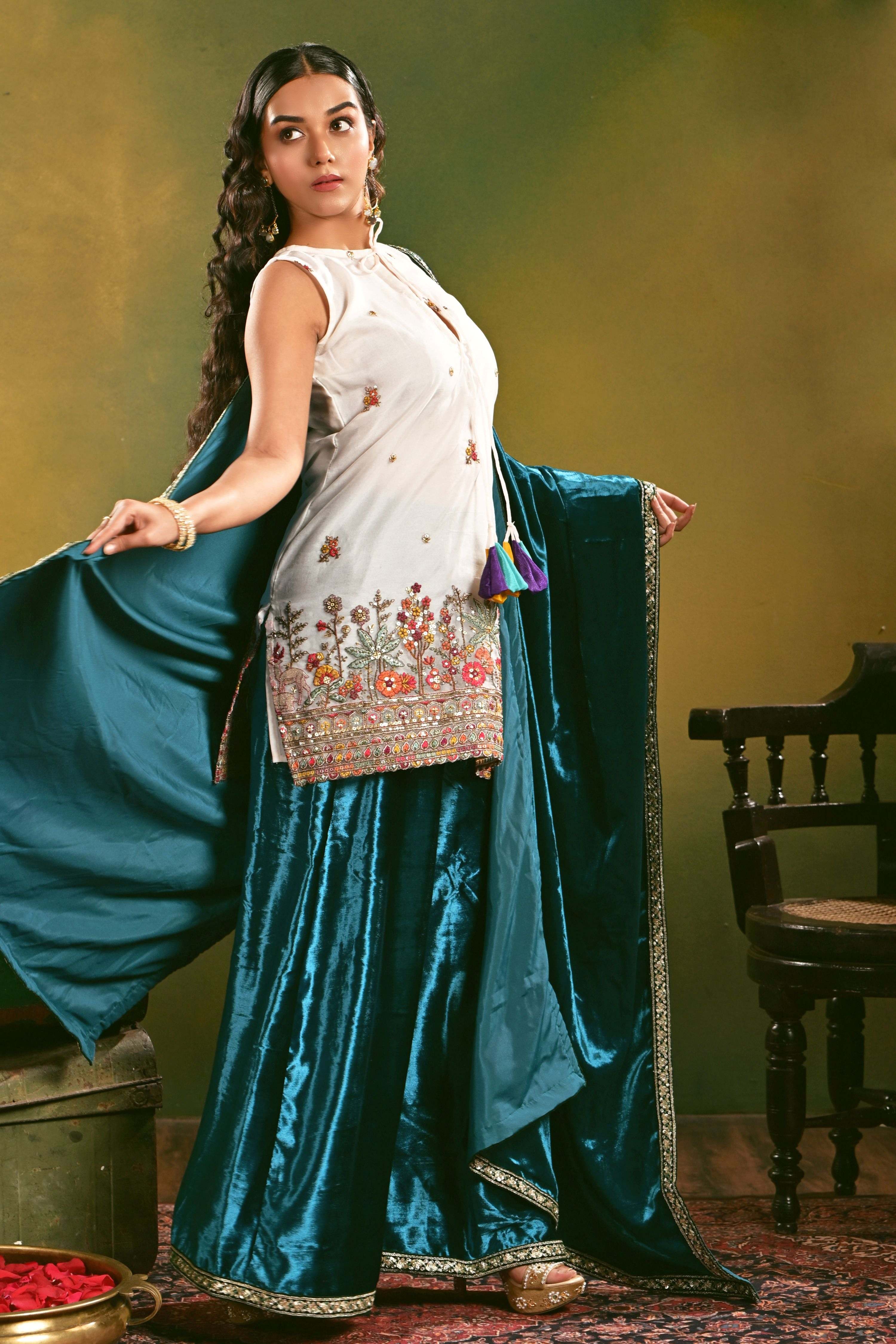 NAKHRA NOOR KURTA SET