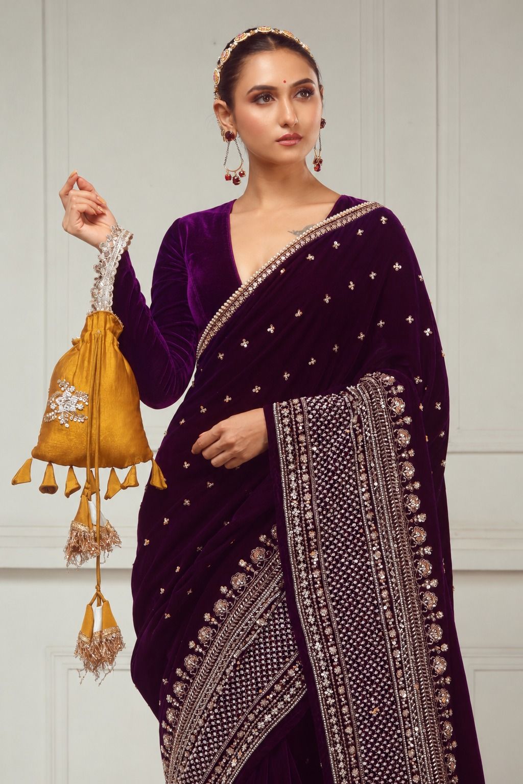 GLAM GRANDEUR SAREE AND BLOUSE SET