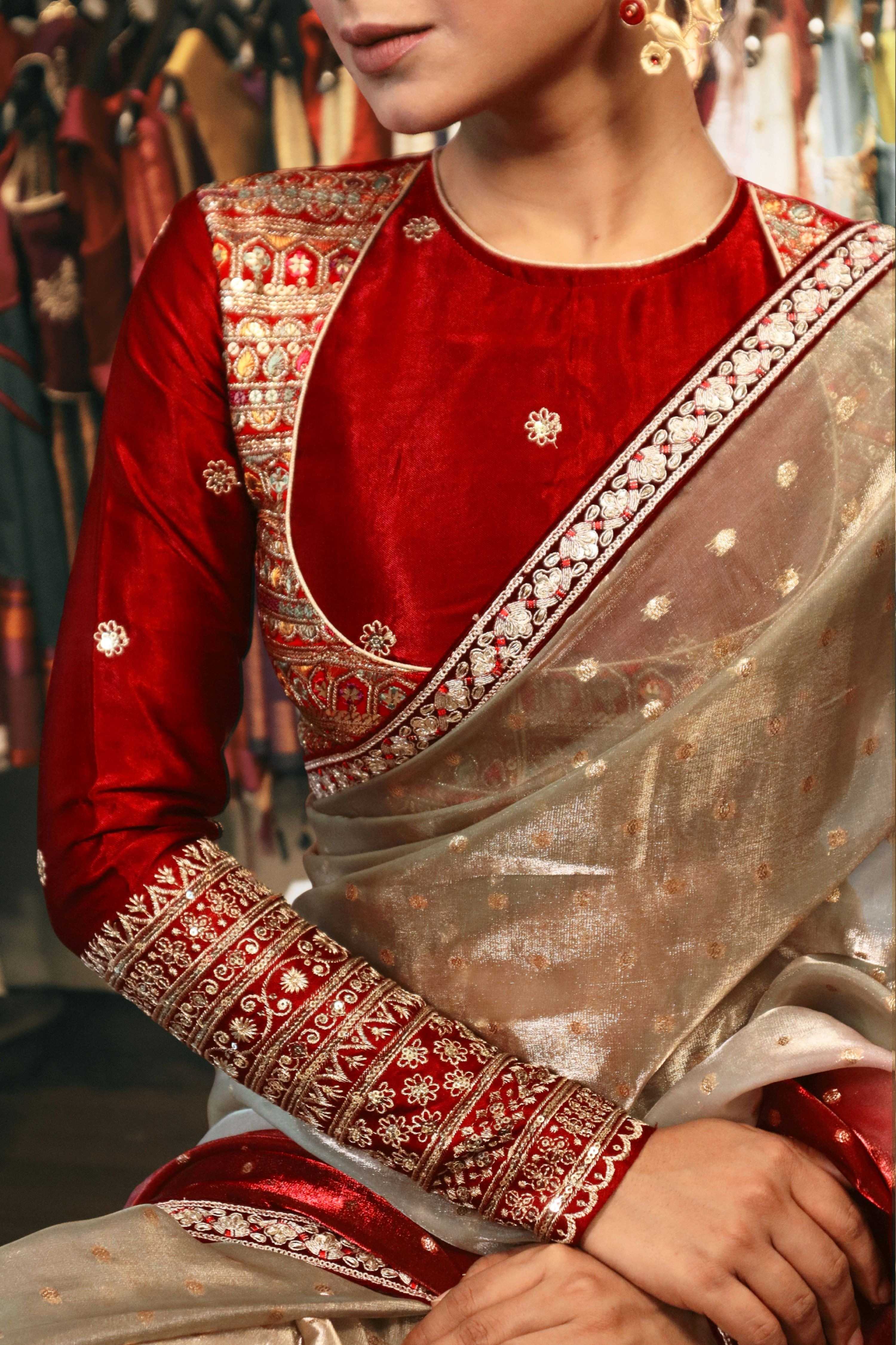 MOONRISE GLOW SAREE WITH ABSOLUTE APPEAL BLOUSE
